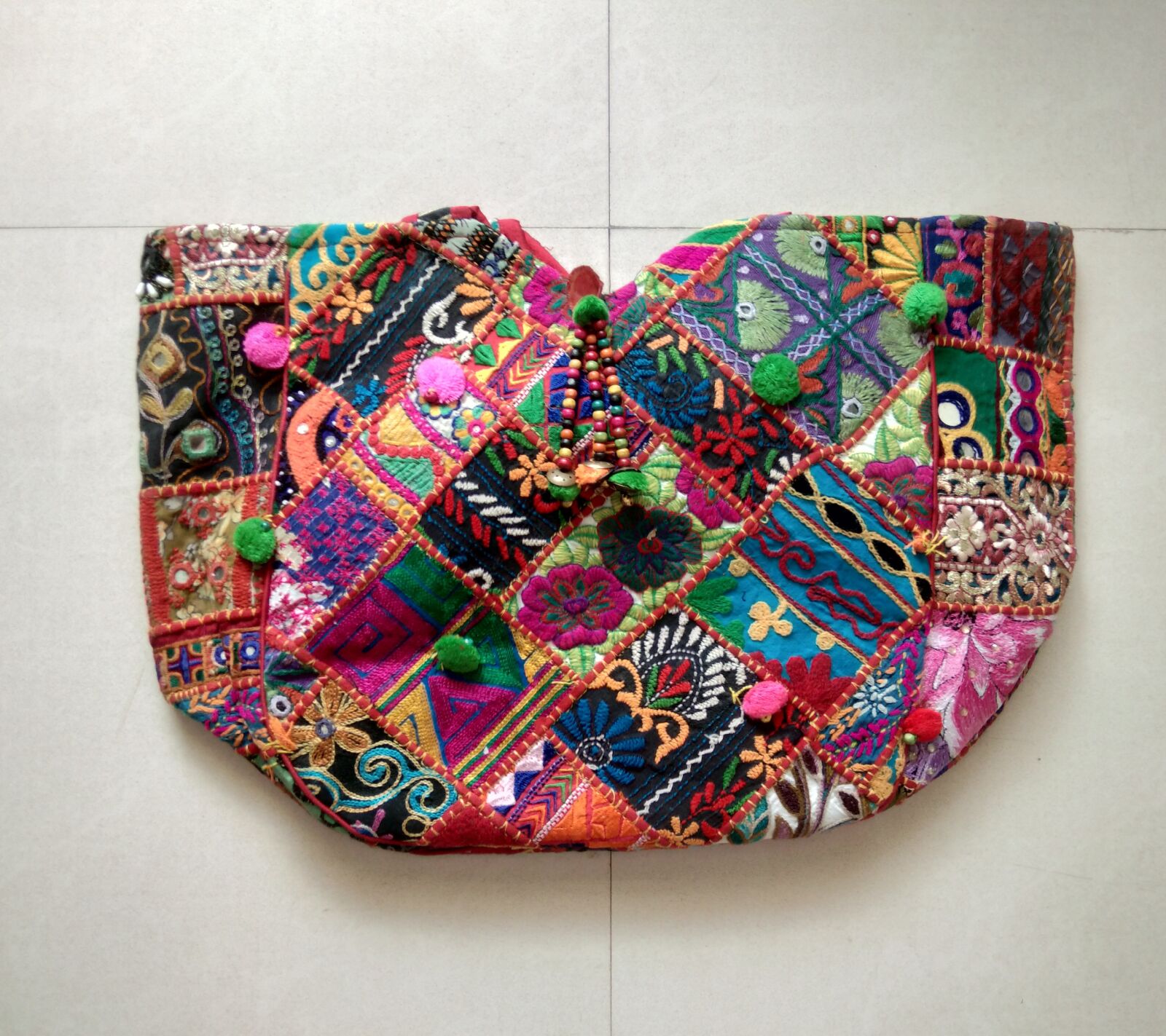 vivo 1724 sample photo. Handmade, handbag, colorful photography