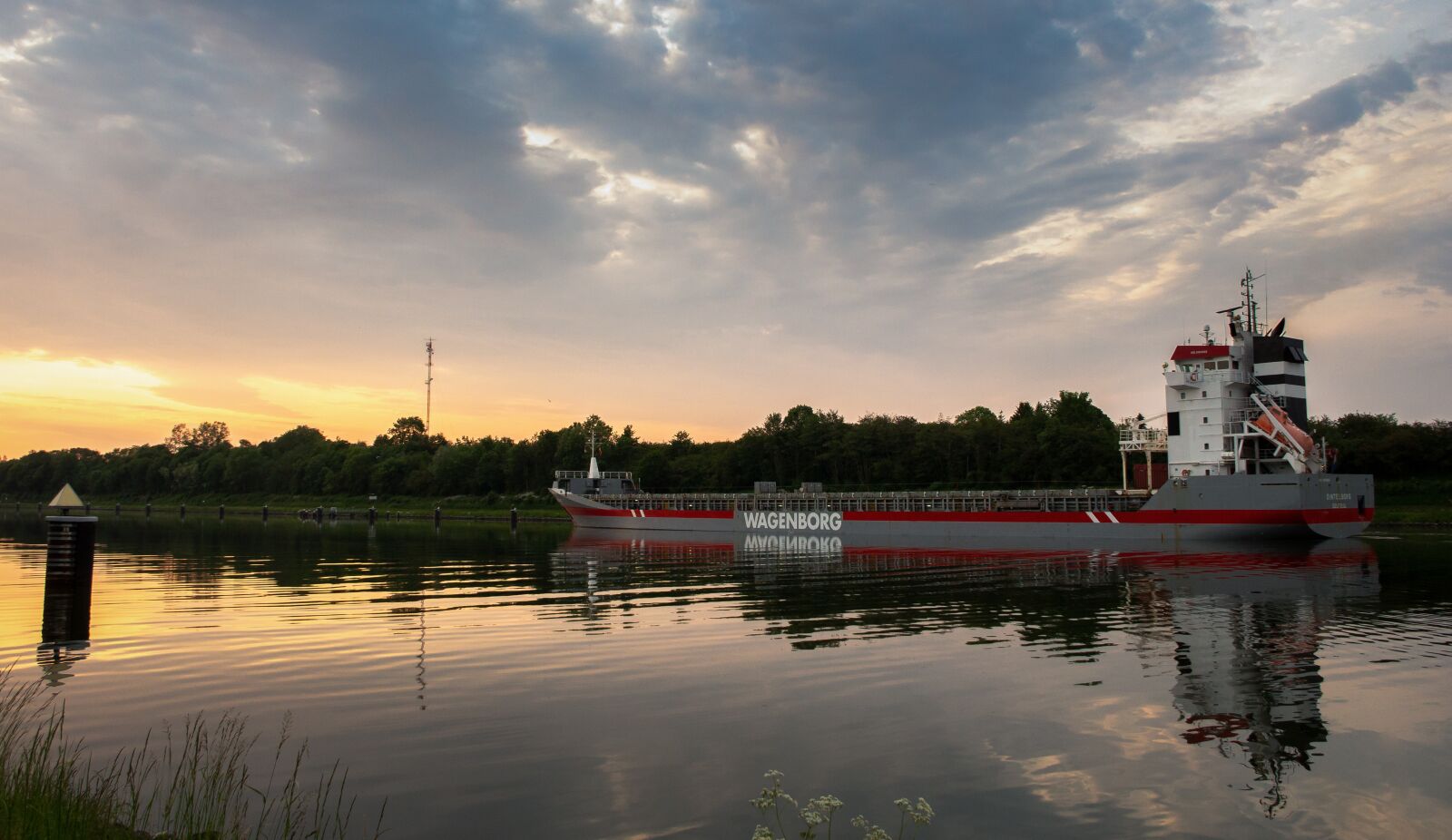 Canon EOS 700D (EOS Rebel T5i / EOS Kiss X7i) sample photo. Nok, freighter, ship photography