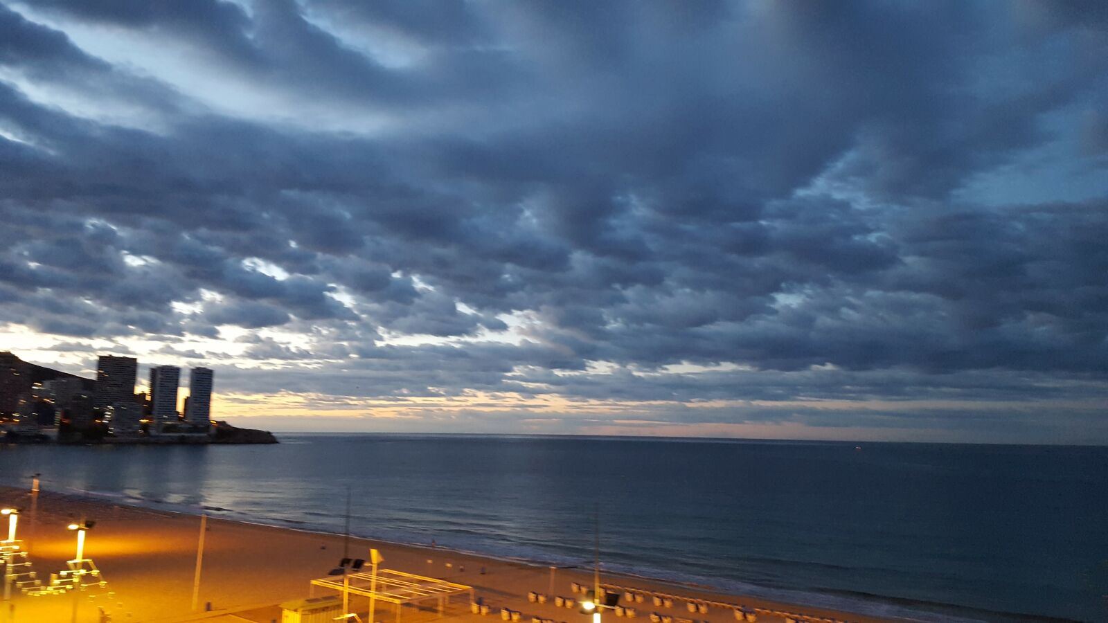 Samsung Galaxy S6 sample photo. Nubes, playa, de, levante photography