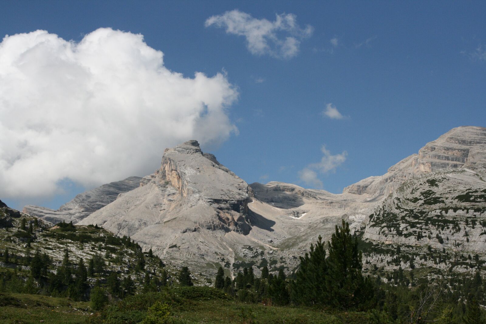 Canon EOS 400D (EOS Digital Rebel XTi / EOS Kiss Digital X) sample photo. Dolomites, mountain, clouds photography