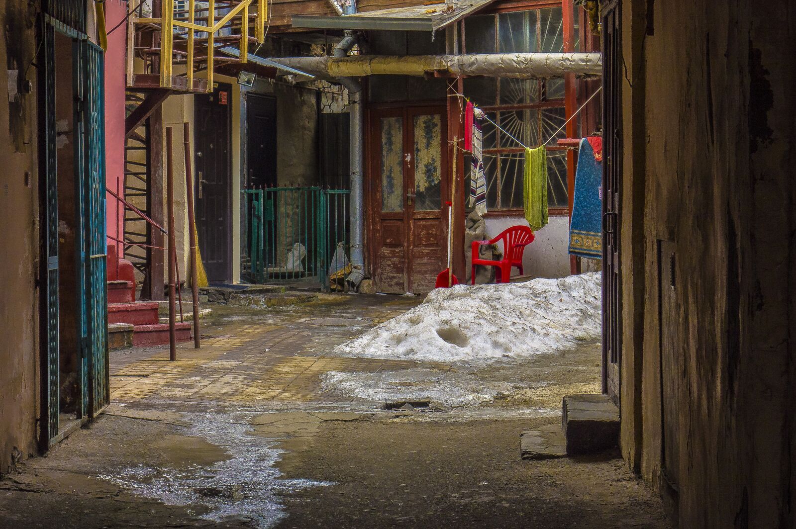 Sony Cyber-shot DSC-RX100 sample photo. Odessa, yard, snow photography