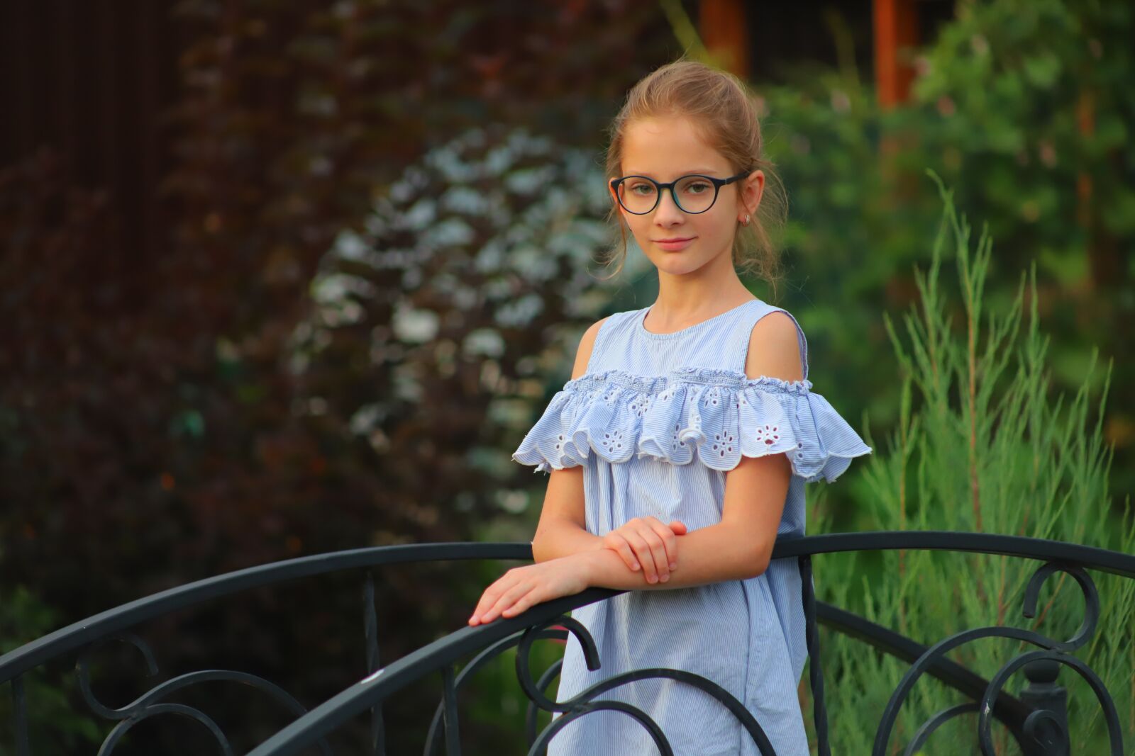 Canon EOS 6D Mark II sample photo. Girl, vacation, glasses photography
