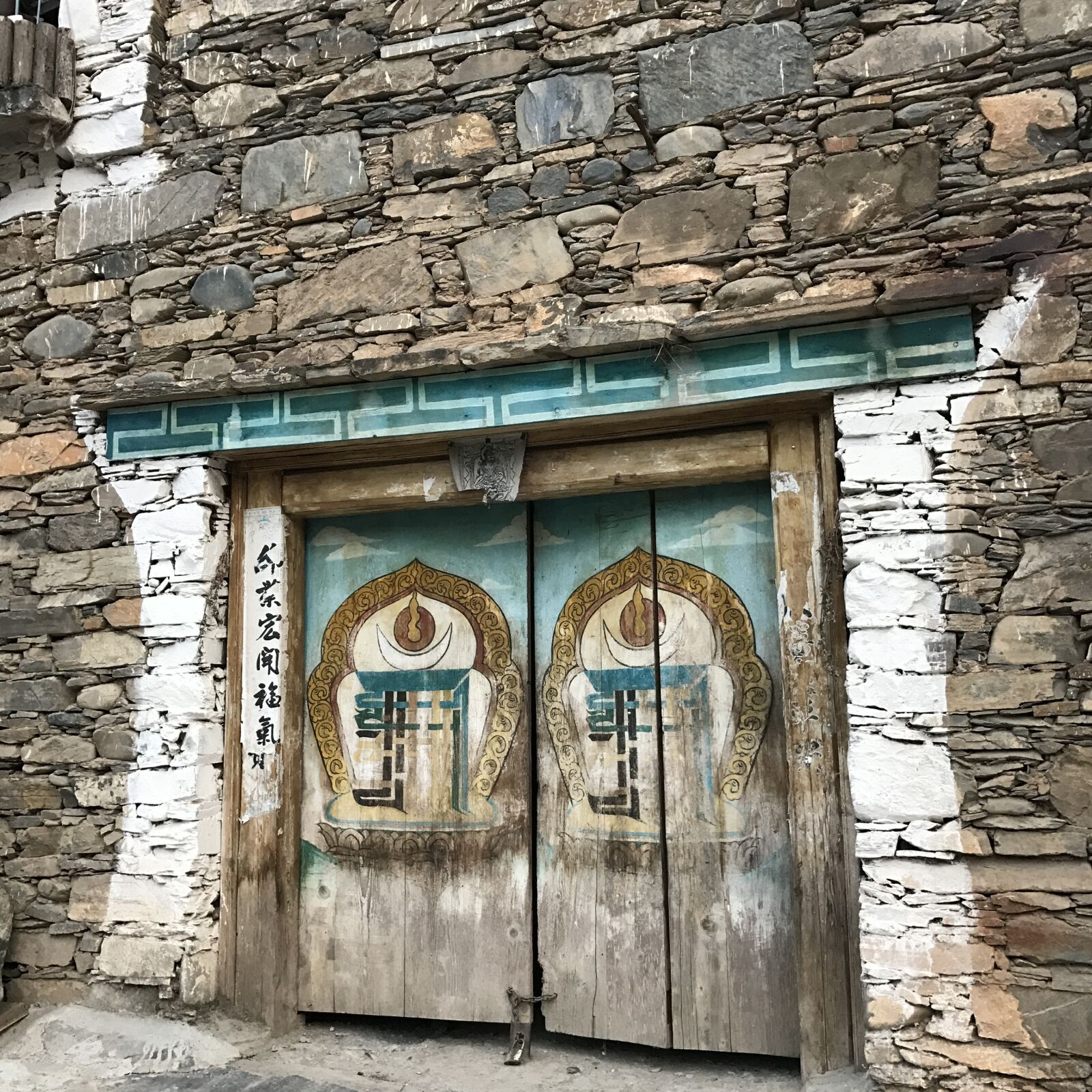 Apple iPhone 7 sample photo. Stone house, color of photography