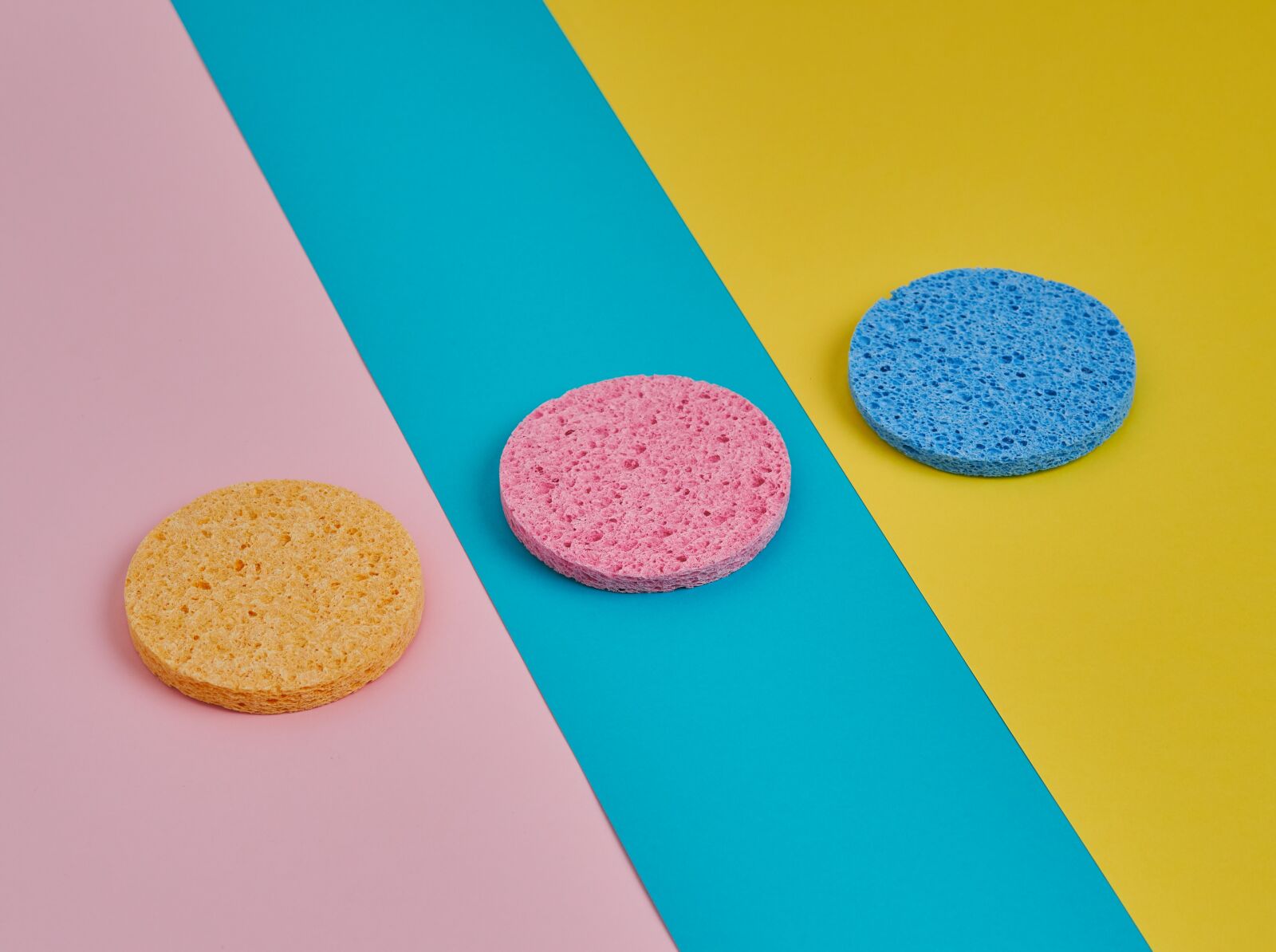 Sony Sonnar T* FE 55mm F1.8 ZA sample photo. Sponge, colors, colorful photography