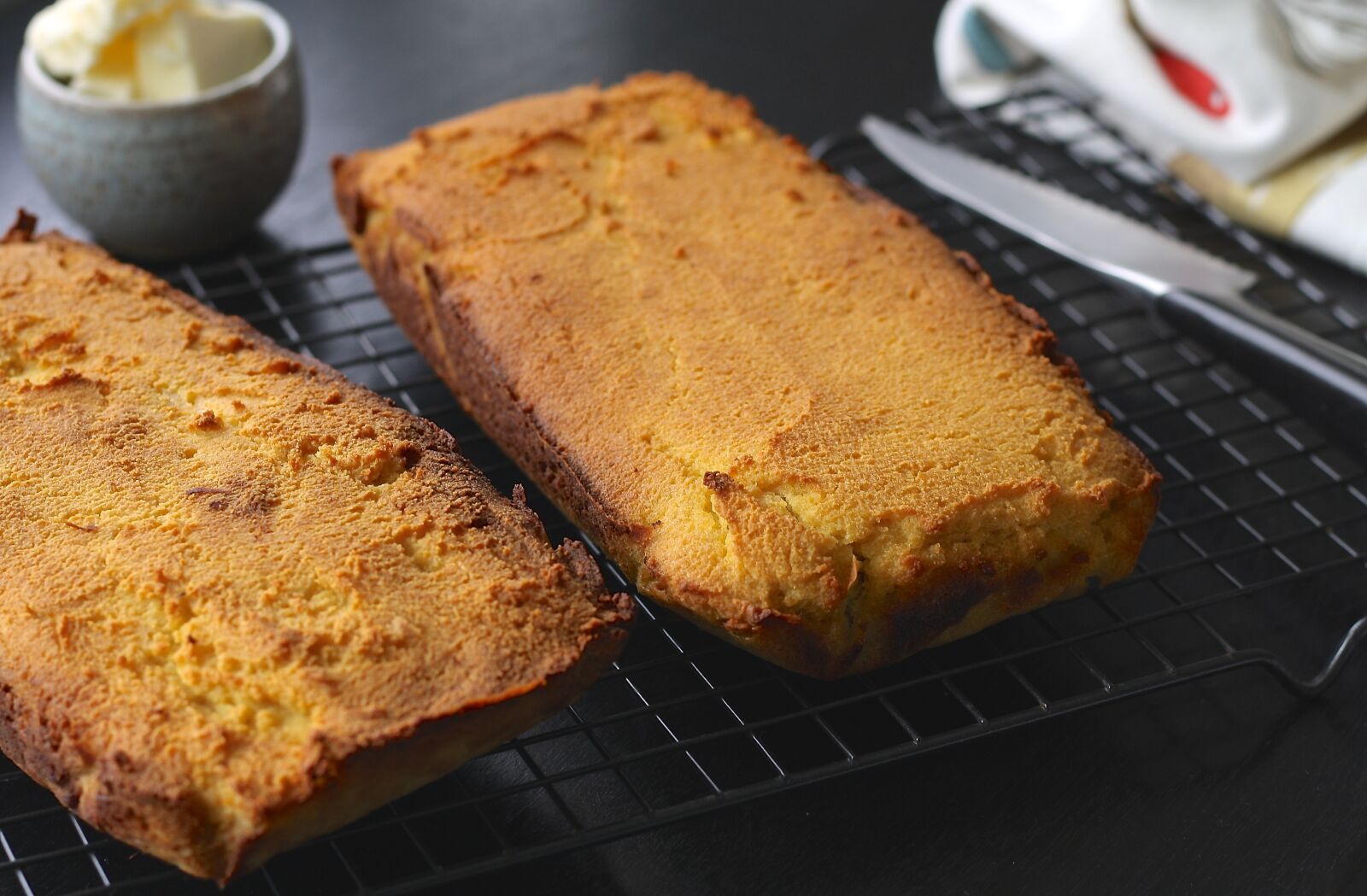 Canon EOS 1000D (EOS Digital Rebel XS / EOS Kiss F) sample photo. Bread, homemade, fresh photography