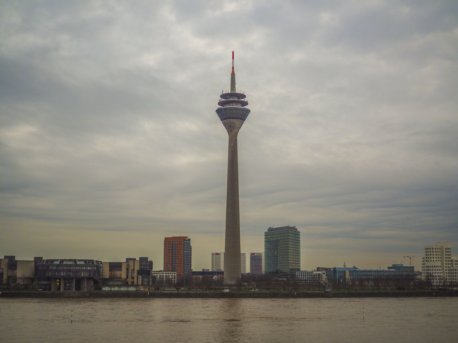 Olympus OM-D E-M10 + Olympus M.Zuiko Digital 25mm F1.8 sample photo. Skyline, düsseldorf, architecture photography