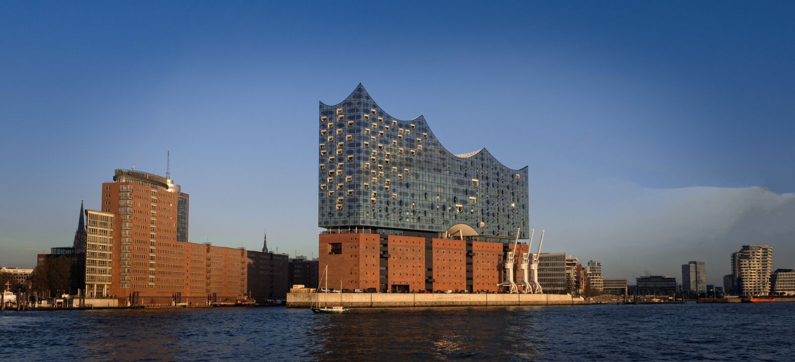 Olympus OM-D E-M1 Mark II + Olympus M.Zuiko Digital ED 12-40mm F2.8 Pro sample photo. Waters, architecture, panorama photography