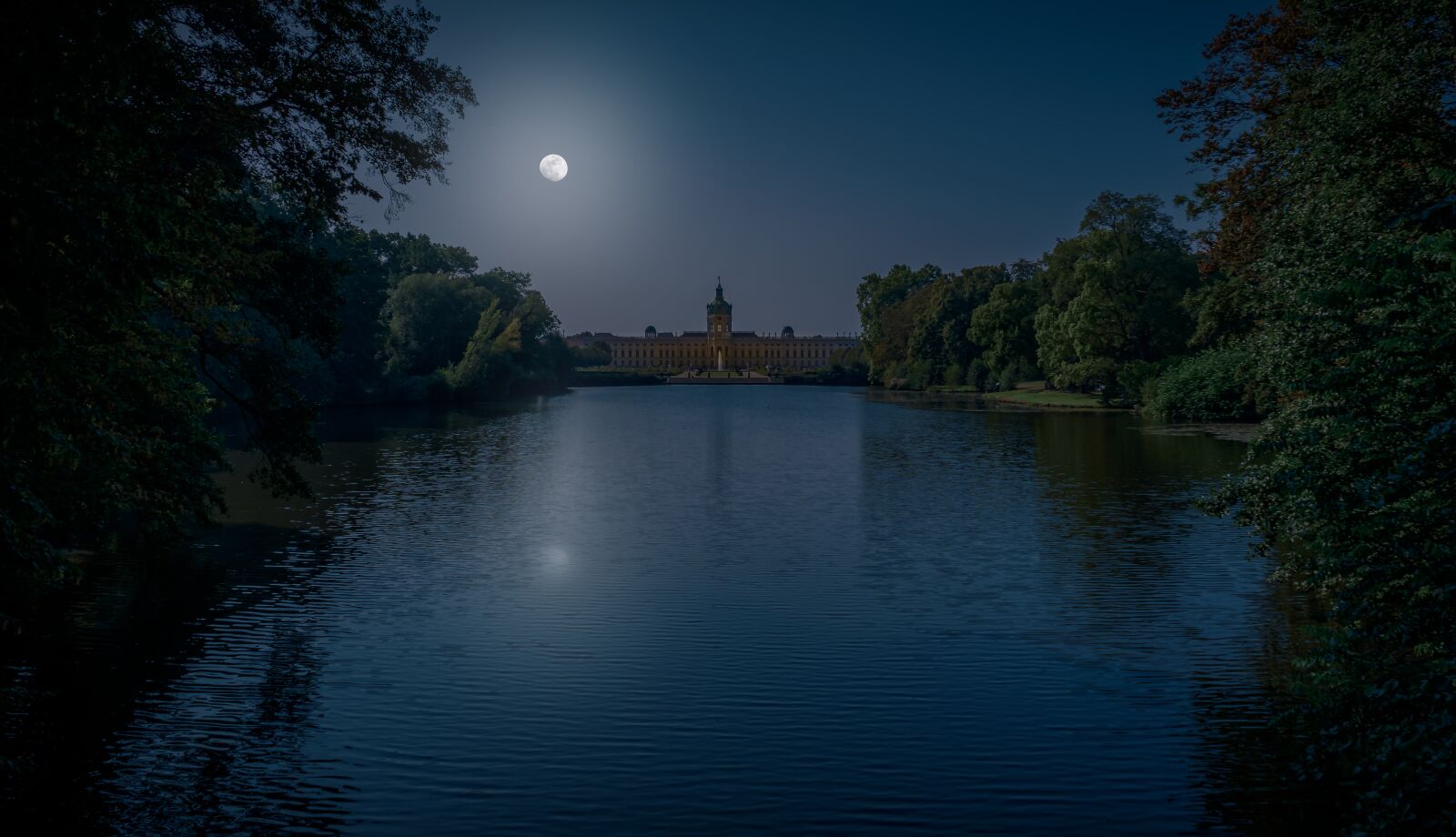 Sony FE 28-70mm F3.5-5.6 OSS sample photo. Night, dark, castle photography