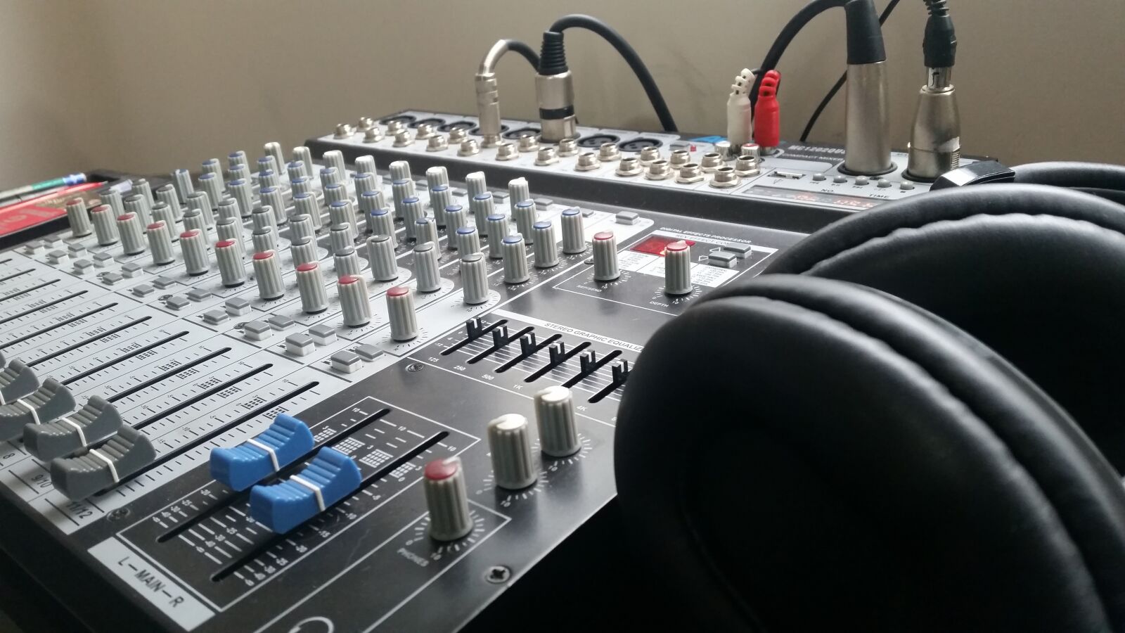Samsung Galaxy S5 sample photo. Mix, audio, sound photography