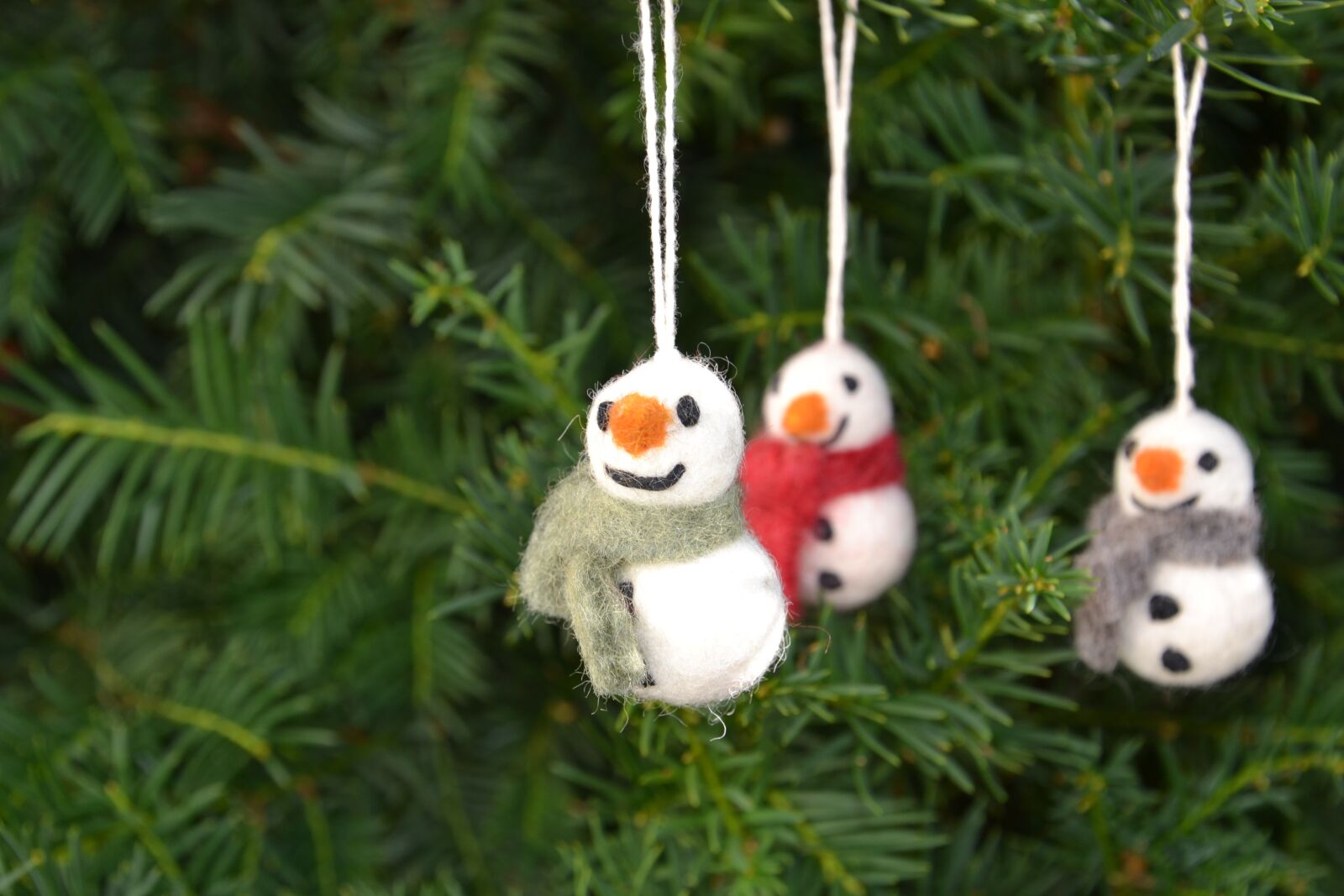 Nikon D3100 sample photo. Snowman, felt, deco photography