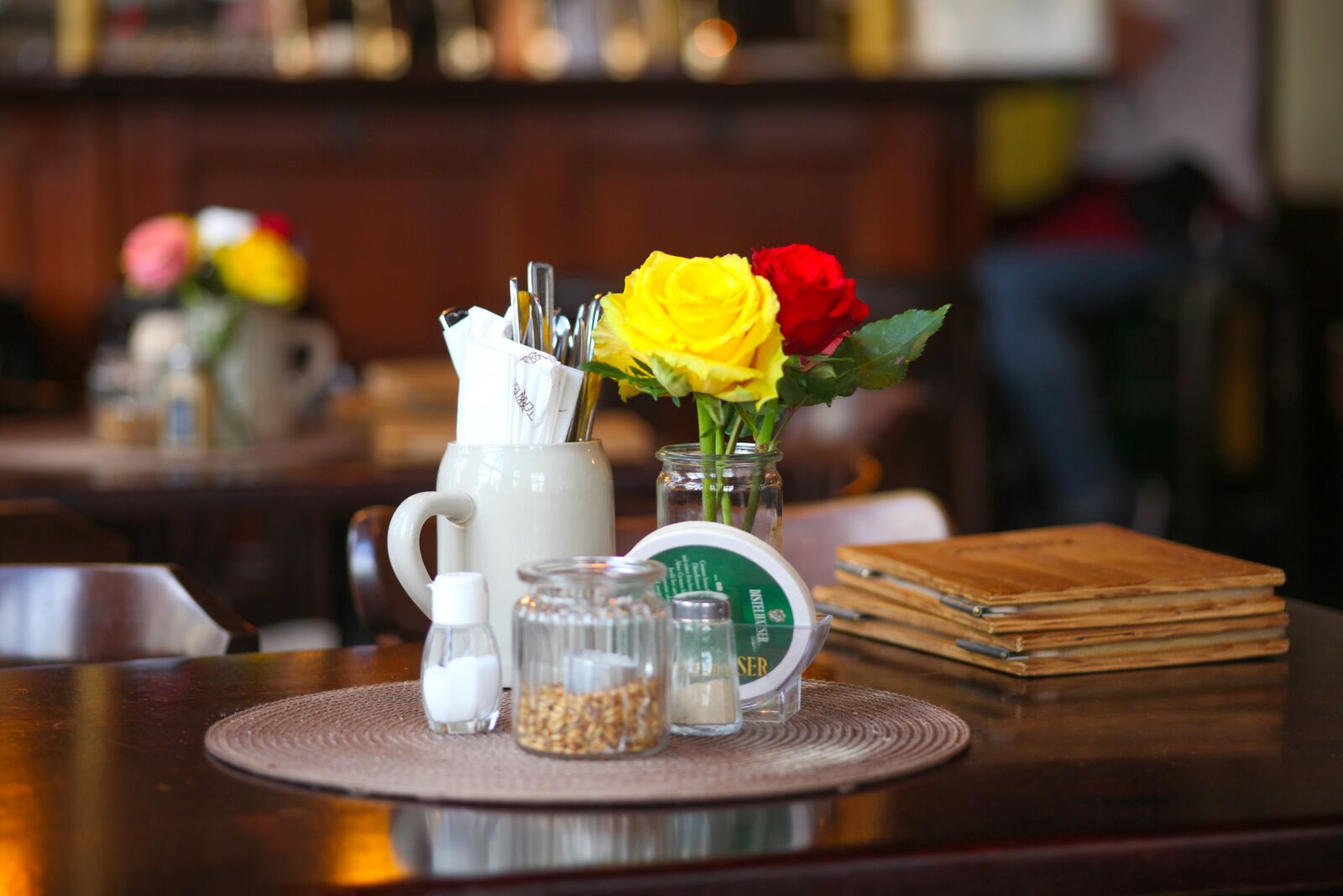 Canon EOS 5D Mark II sample photo. Pub, table, deco photography