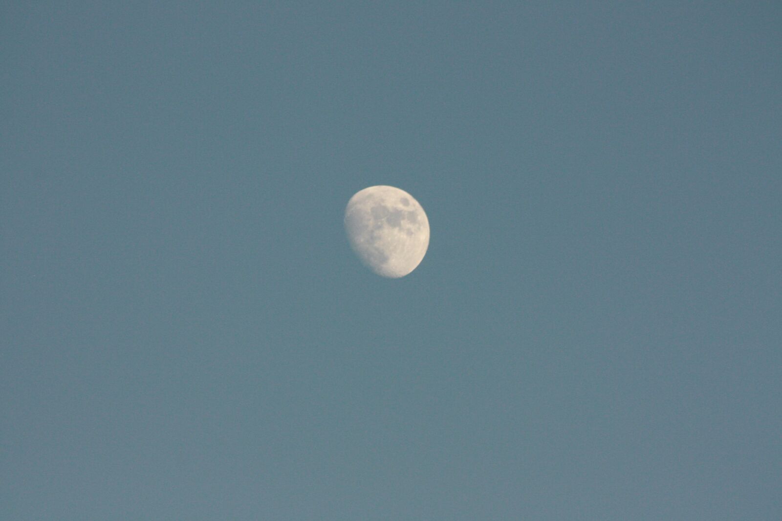 Canon EOS 450D (EOS Rebel XSi / EOS Kiss X2) sample photo. Month, moon, night photography