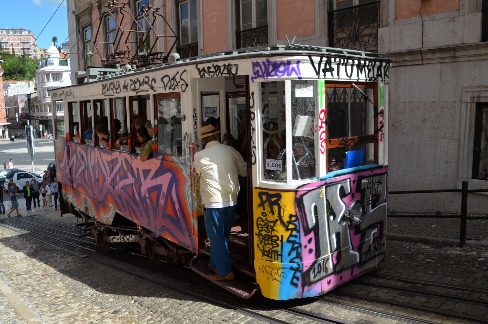 Nikon D5100 sample photo. Tram, lisbon, portugal photography