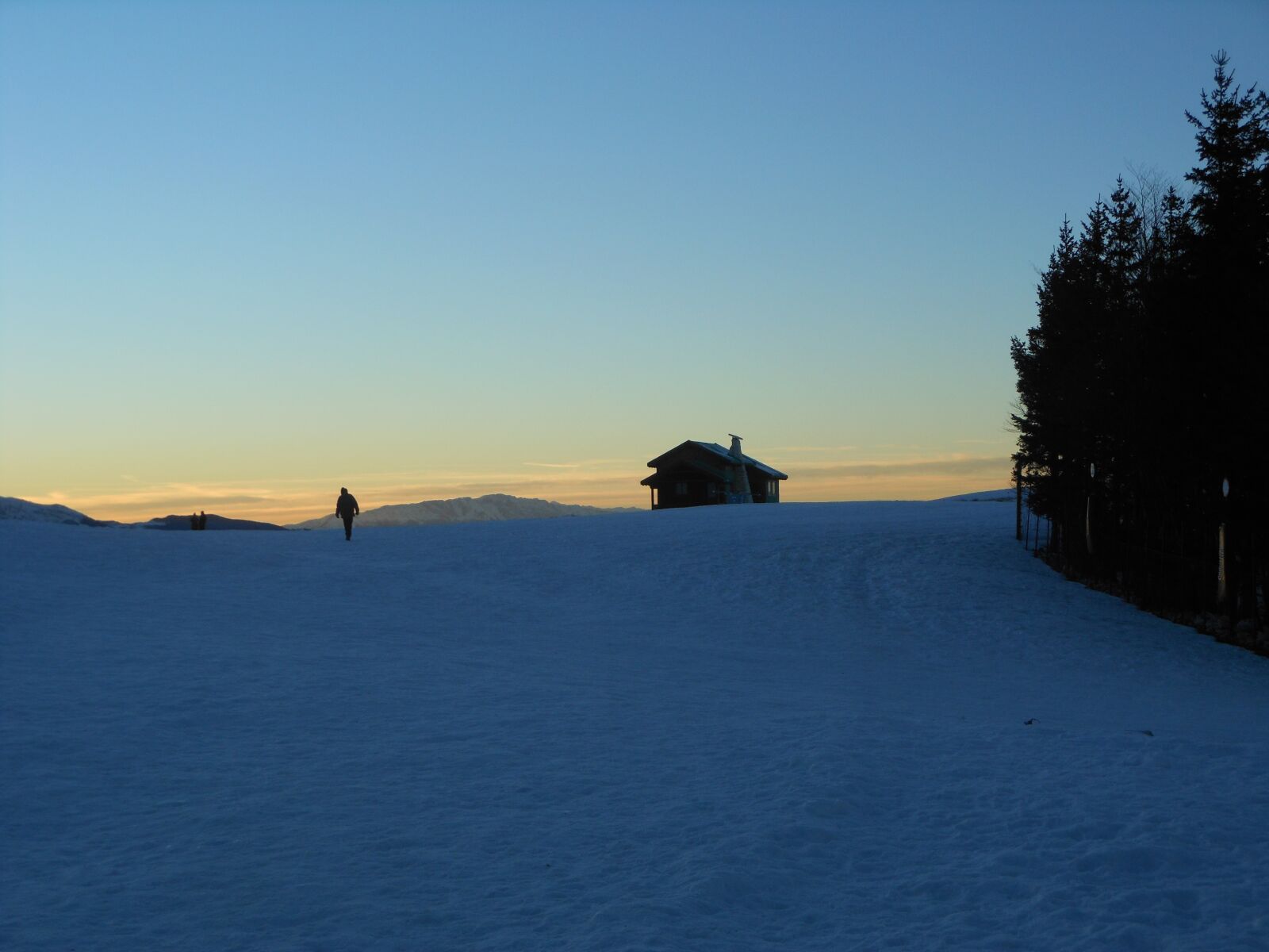 Nikon Coolpix S6200 sample photo. Sunset, snow, winter photography