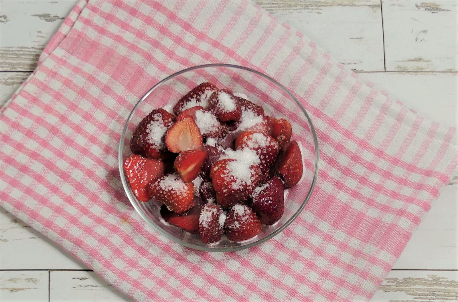 Panasonic Lumix DMC-FZ300 sample photo. Strawberries, sugared, fresh photography