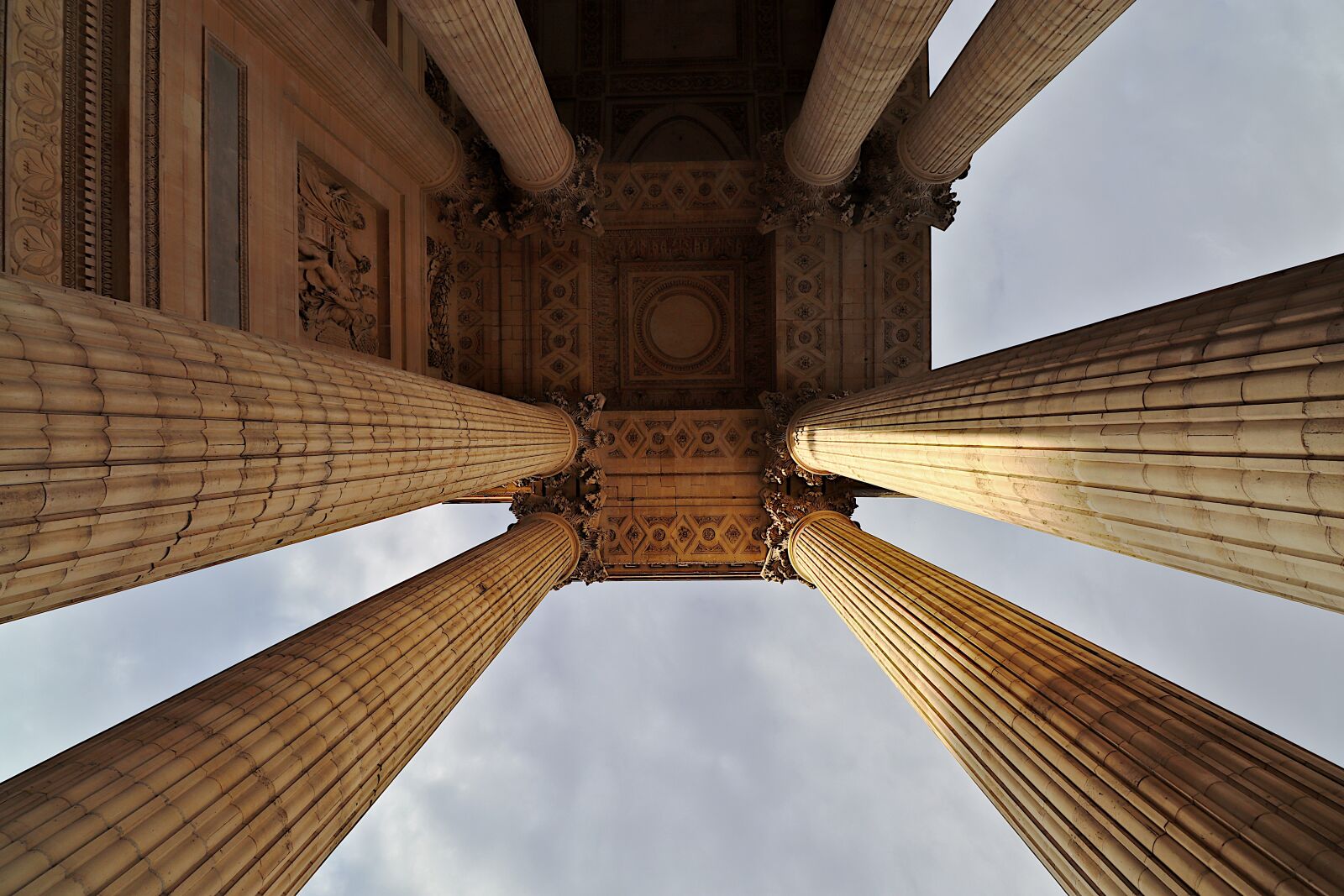 Canon EOS 800D (EOS Rebel T7i / EOS Kiss X9i) + Canon EF-S 10-18mm F4.5–5.6 IS STM sample photo. Pantheon, history, monument photography