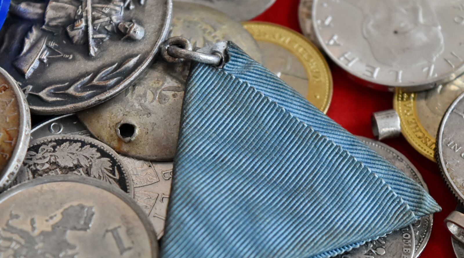 Nikon D5500 sample photo. Antique, coin, coins, container photography