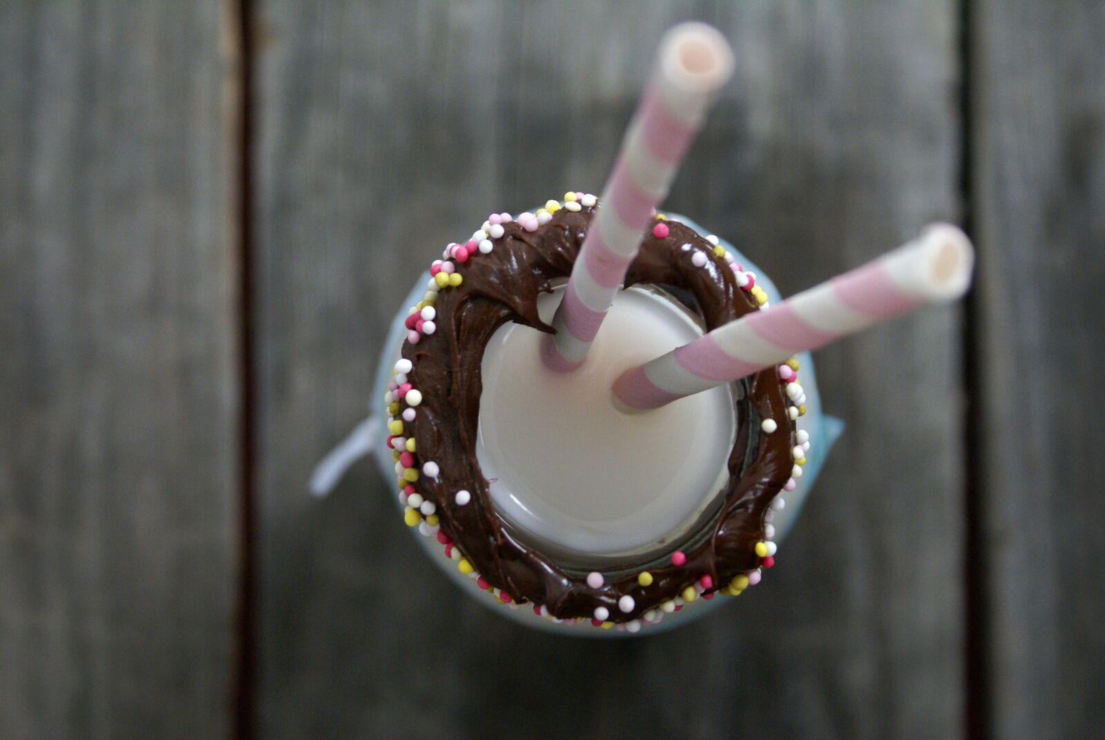 Sony Alpha DSLR-A100 sample photo. Milk, chocolate, bottle photography