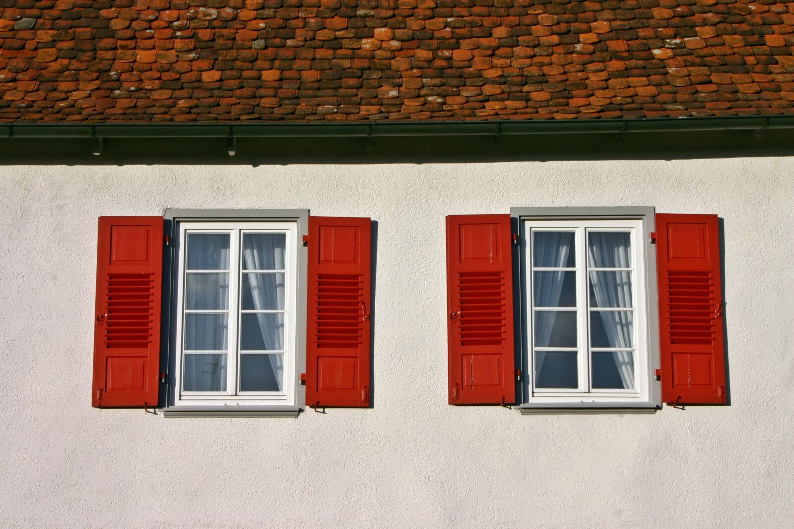 Canon EOS 300D (EOS Digital Rebel / EOS Kiss Digital) sample photo. Window, house, building photography
