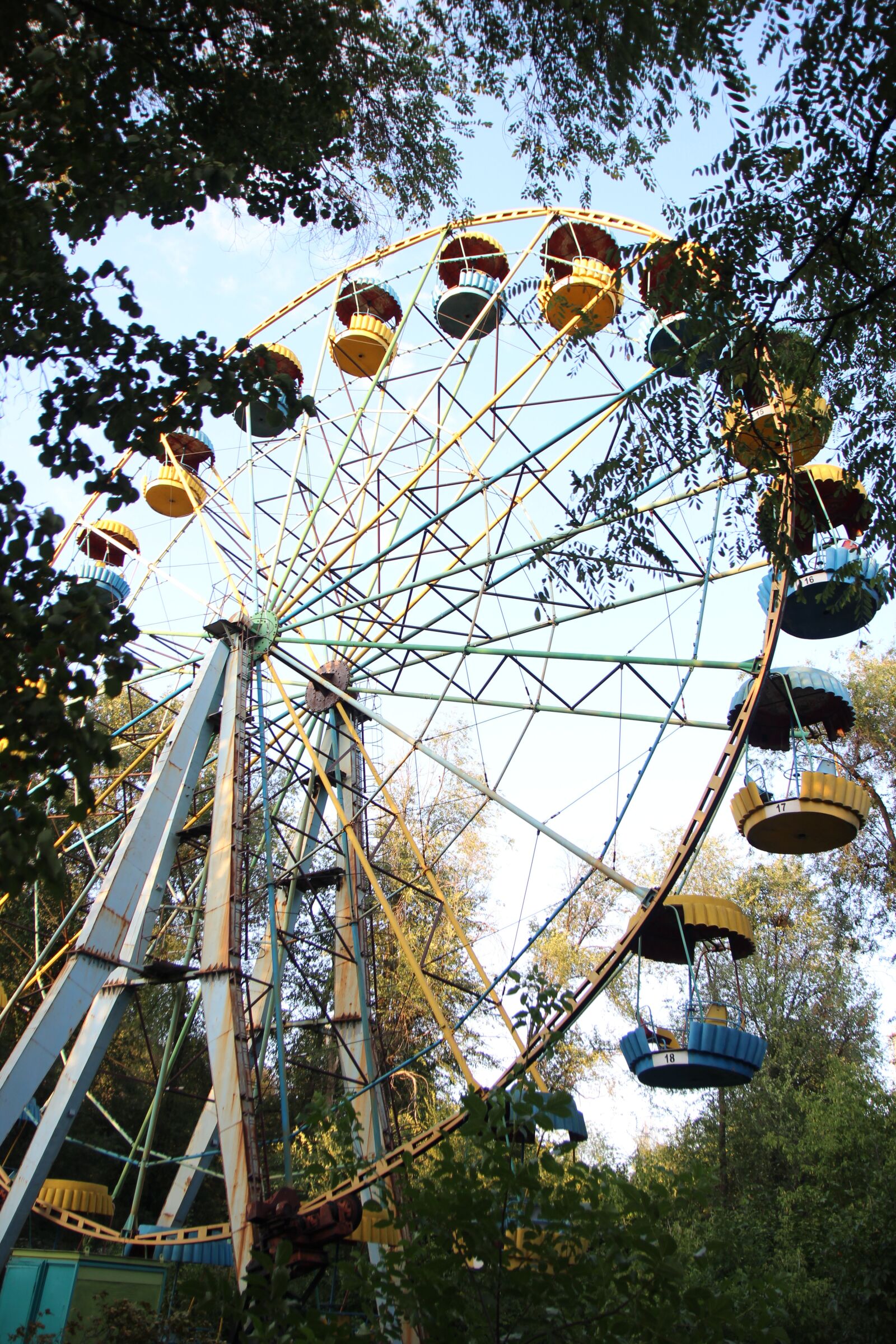 Canon EOS 600D (Rebel EOS T3i / EOS Kiss X5) sample photo. Park, attractions, entertainment photography
