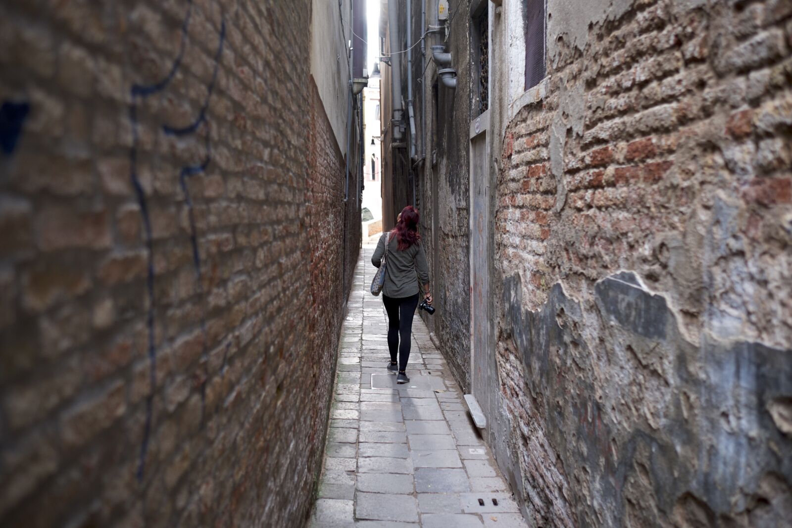 Fujifilm XF 23mm F1.4 R sample photo. Bricks, city, corridor, girl photography