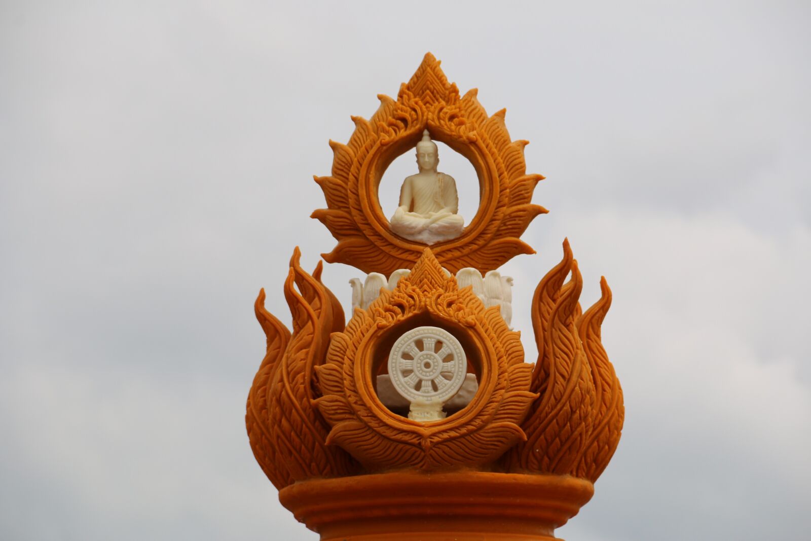 Canon EF-S 18-135mm F3.5-5.6 IS sample photo. Large candle, korat, candle photography