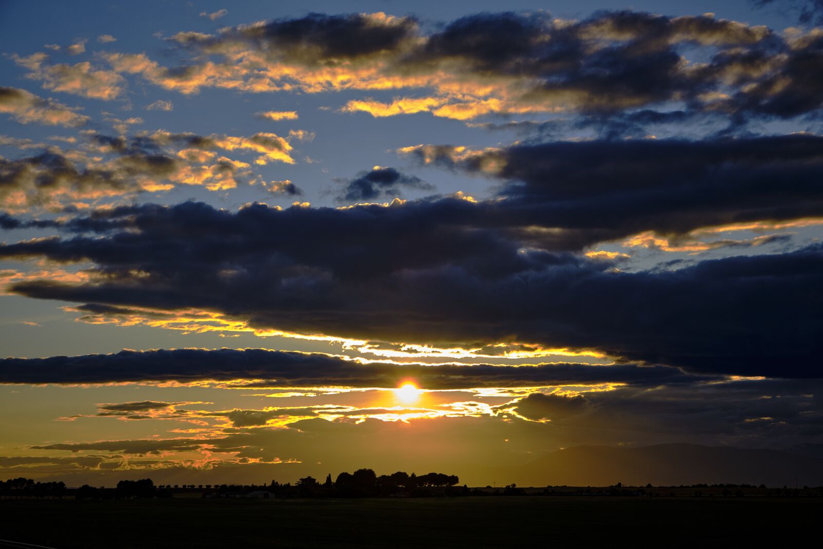 Fujifilm XF 18-55mm F2.8-4 R LM OIS sample photo. Sunset, clouds, twilight photography