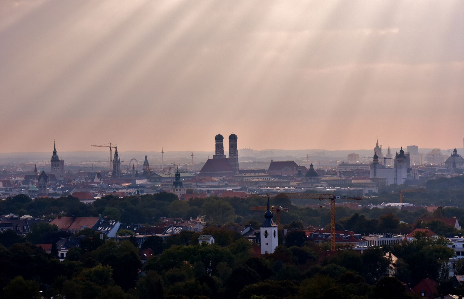 Nikon D7200 sample photo. Munich, sunbeam, frauenkirche photography