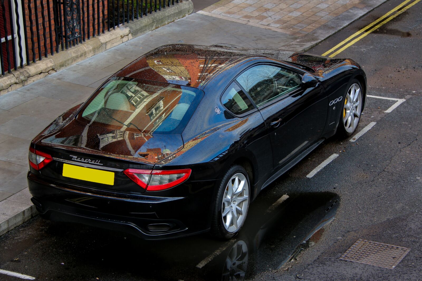 Canon EF-S 18-200mm F3.5-5.6 IS sample photo. Maserati granturismo, supercar, modern photography