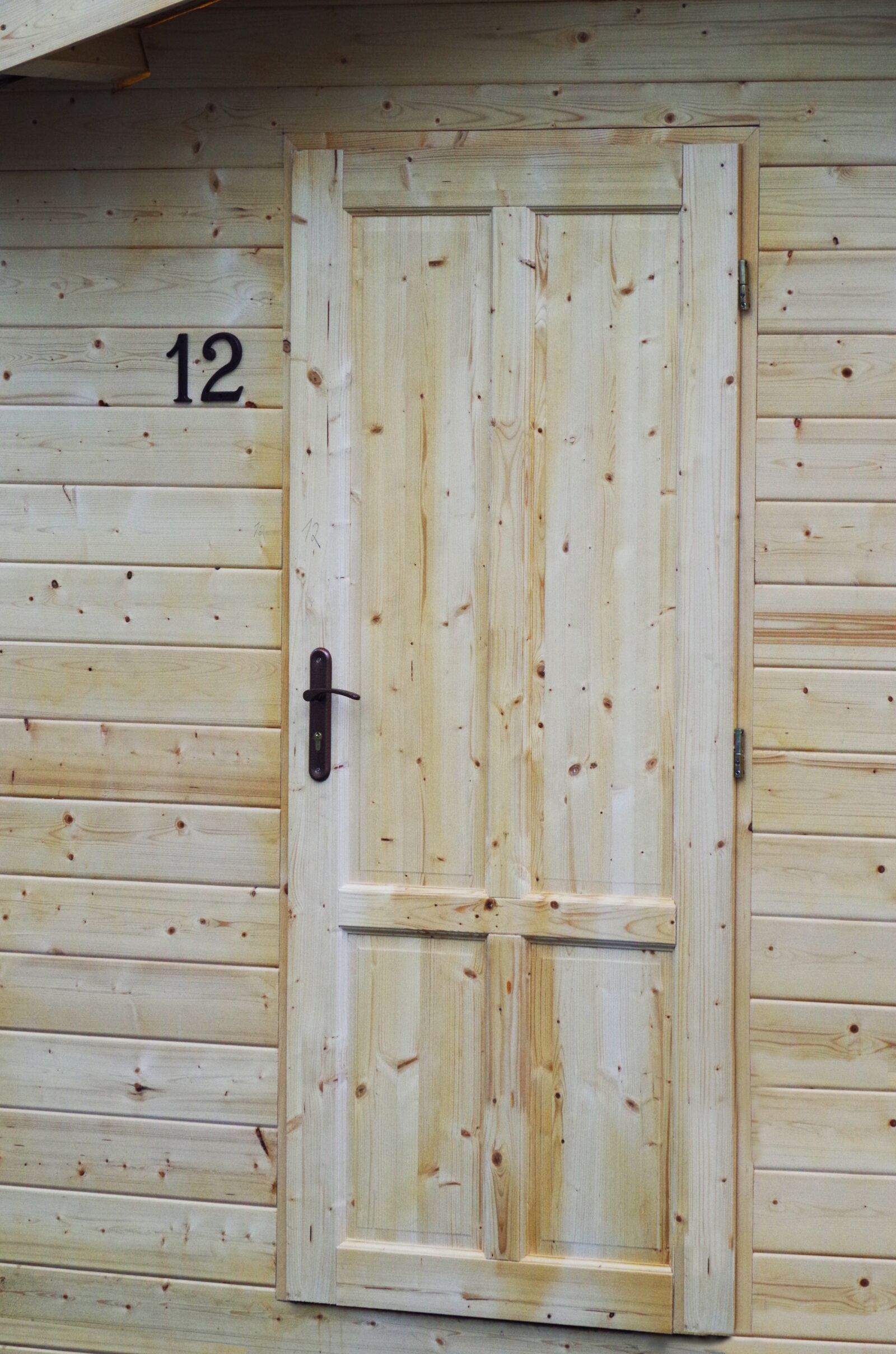 Pentax K-500 sample photo. Door, wood, building photography