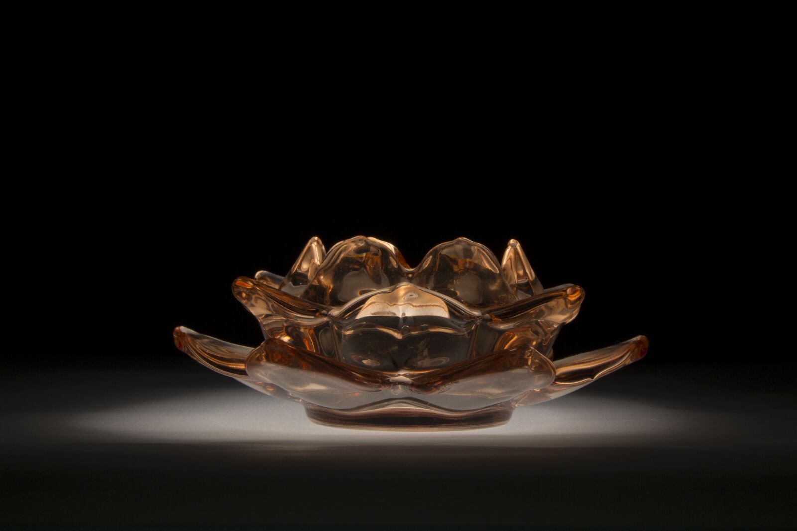 Canon EF-S 18-135mm F3.5-5.6 IS sample photo. Glass, decoration, flower photography