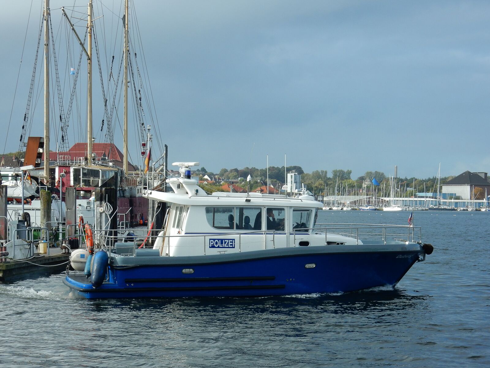 Nikon Coolpix S9900 sample photo. Police, police boat, phased photography