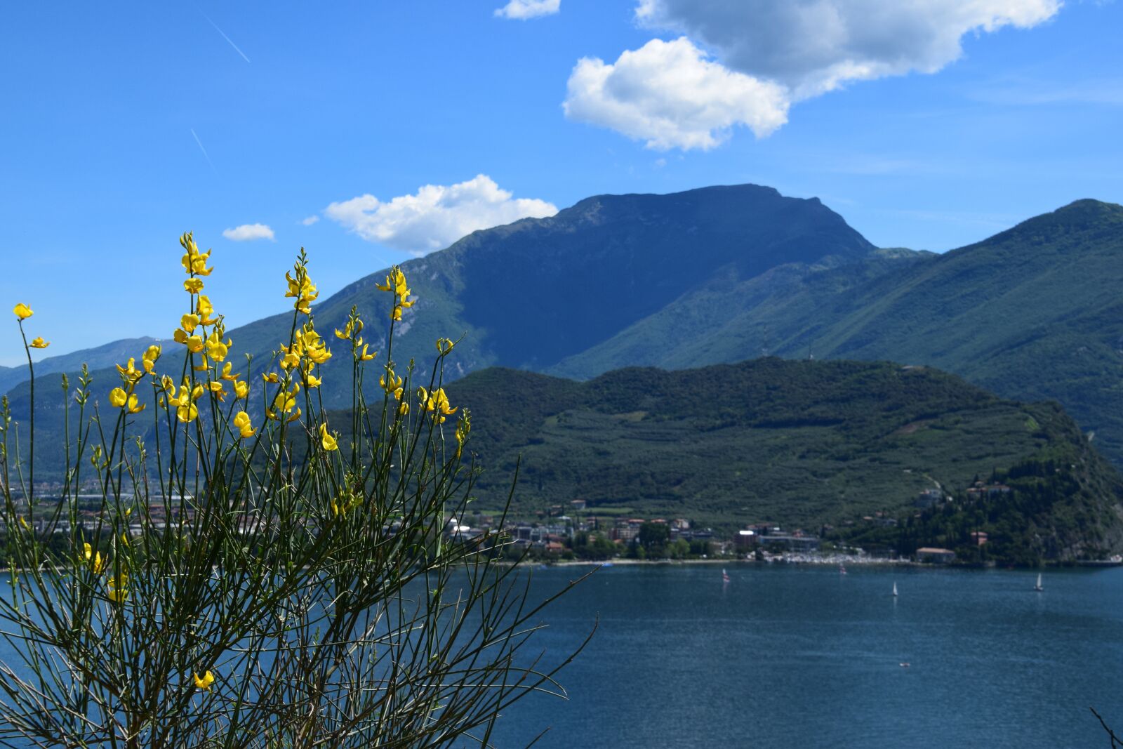 Nikon D3300 sample photo. Lake garda, the path photography