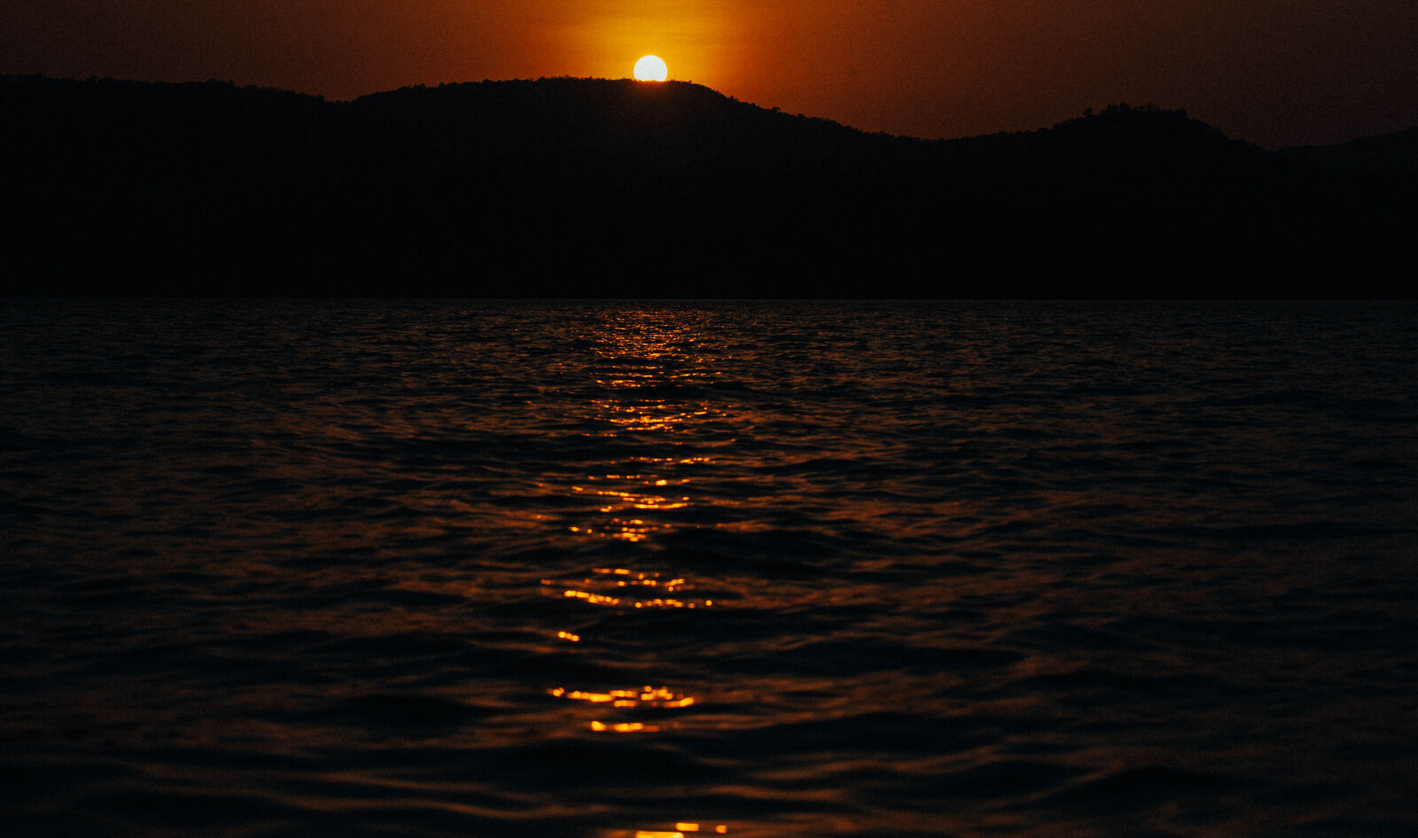 Canon EOS 5D sample photo. Night, sun, set, warer photography