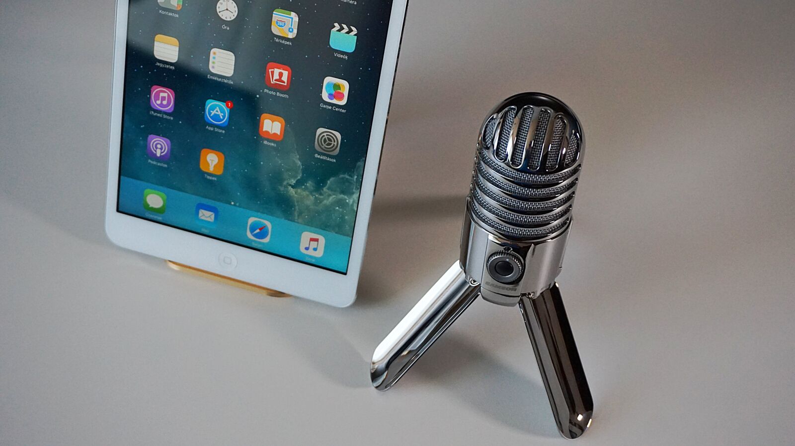Sony Alpha a5000 (ILCE 5000) sample photo. Microphone, tablet, podcast photography