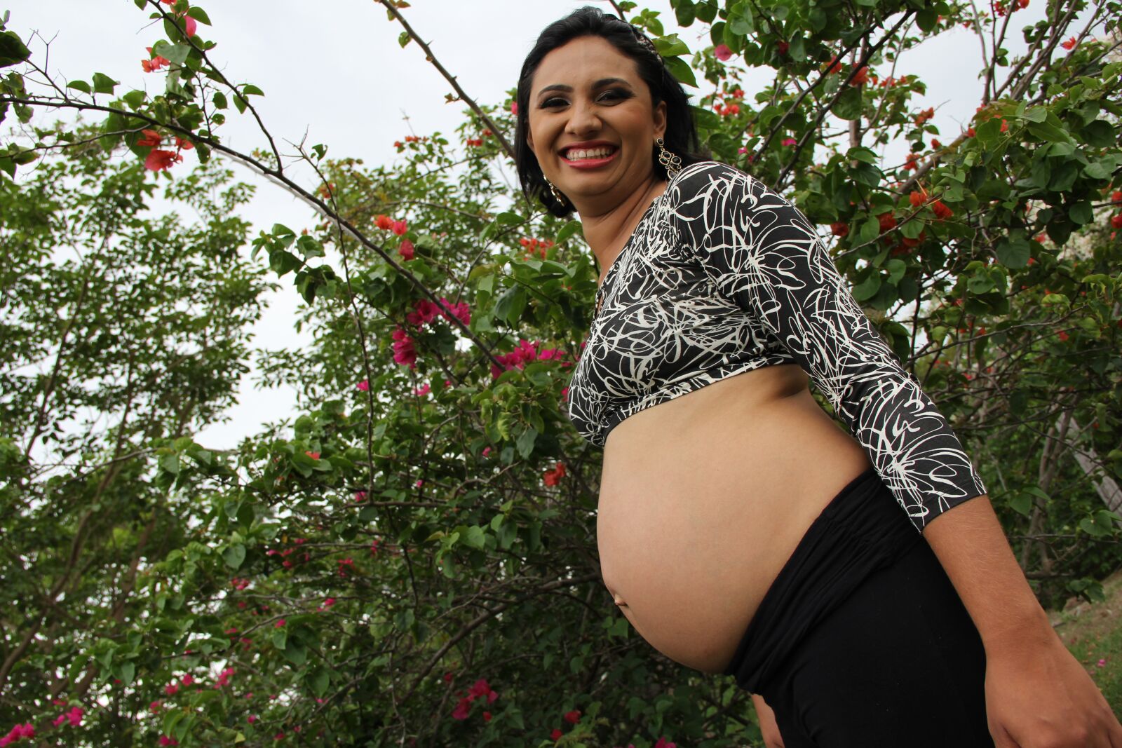 Canon EF-S 18-135mm F3.5-5.6 IS sample photo. Pregnancy, pregnant woman, pregnant photography
