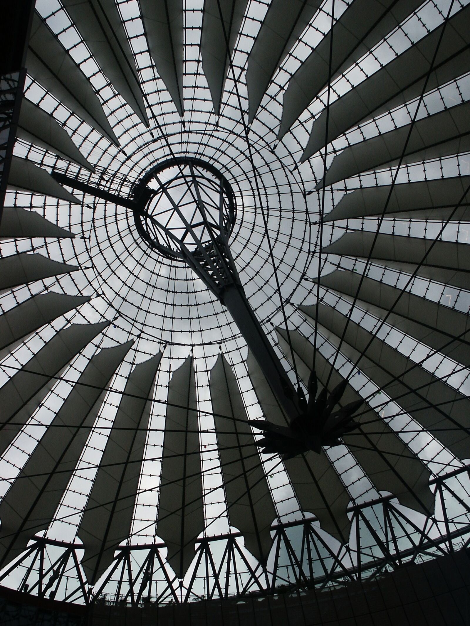 KONICA MINOLTA DiMAGE S414 sample photo. Berlin, sony building, architecture photography