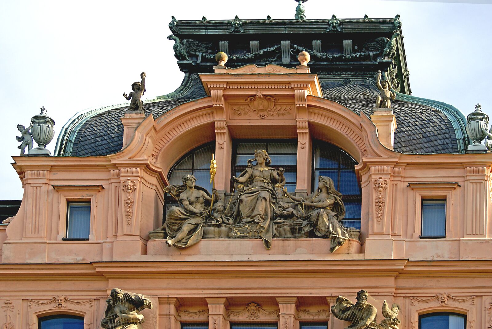 Sony Alpha DSLR-A100 sample photo. Architecture, the culmination of photography