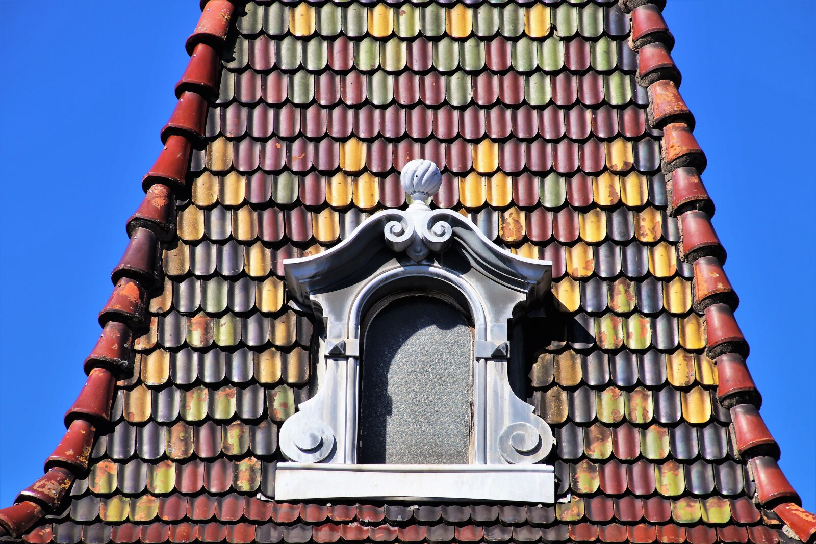 Canon EOS 80D sample photo. Window, attic, decorating photography