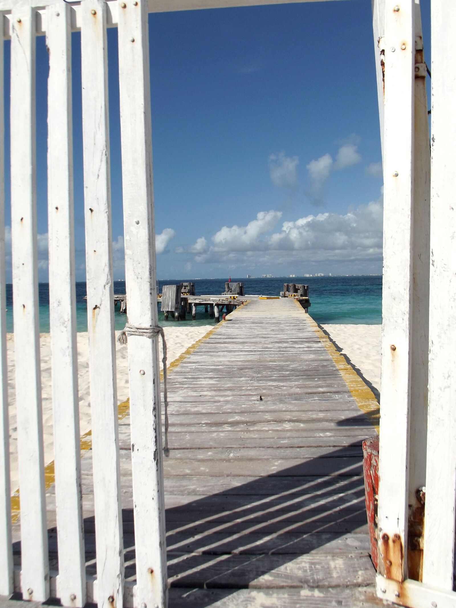 FujiFilm FinePix S2950 (FinePix S2990) sample photo. Spring, sea, beach photography