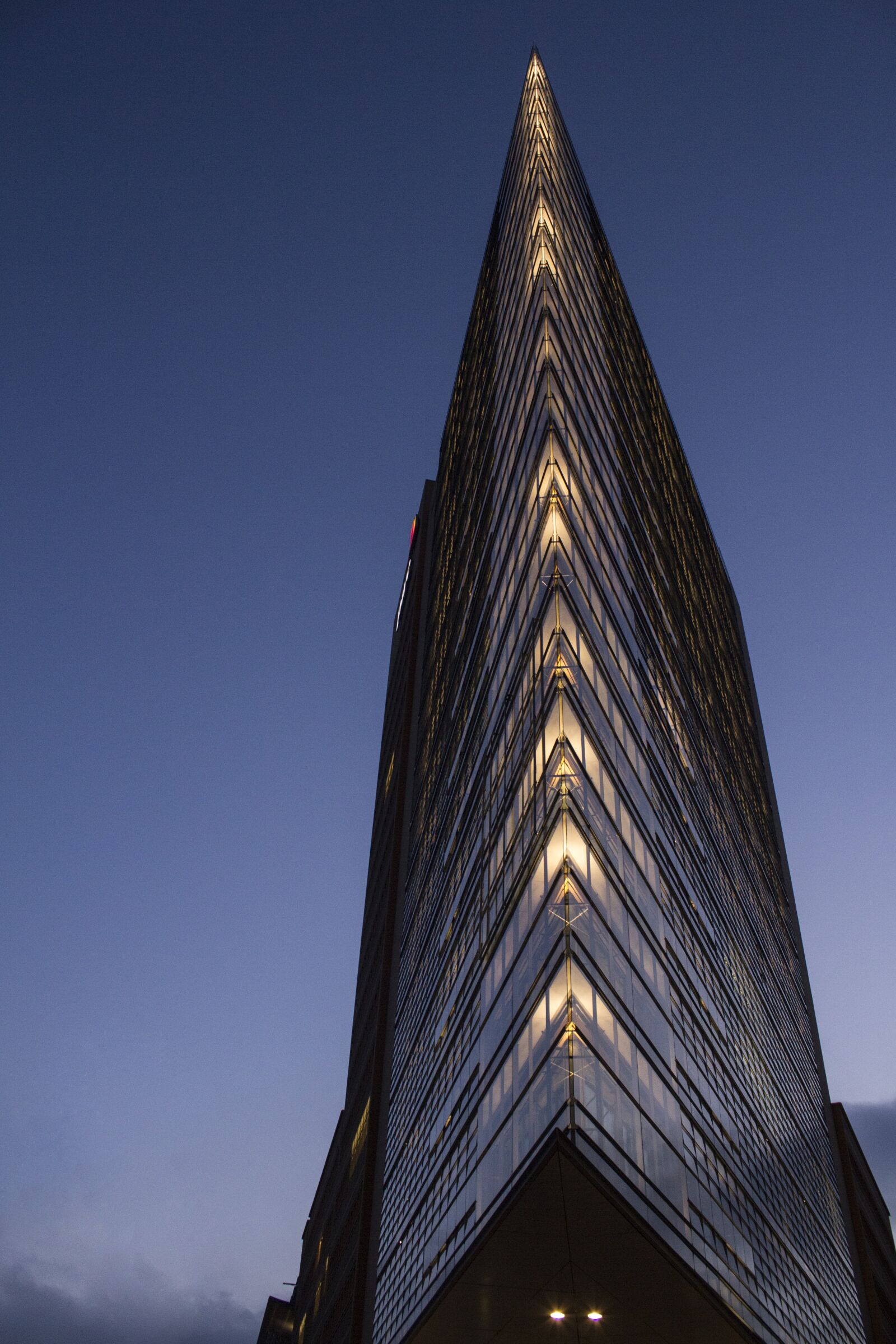 Canon EOS 600D (Rebel EOS T3i / EOS Kiss X5) sample photo. Architecture, moderns, modern architecture photography