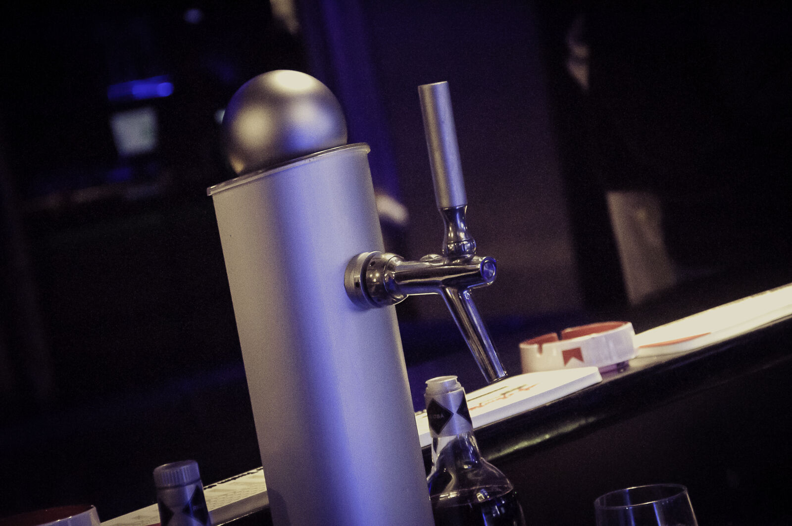Nikon D90 sample photo. Bar, czekolada, night photography