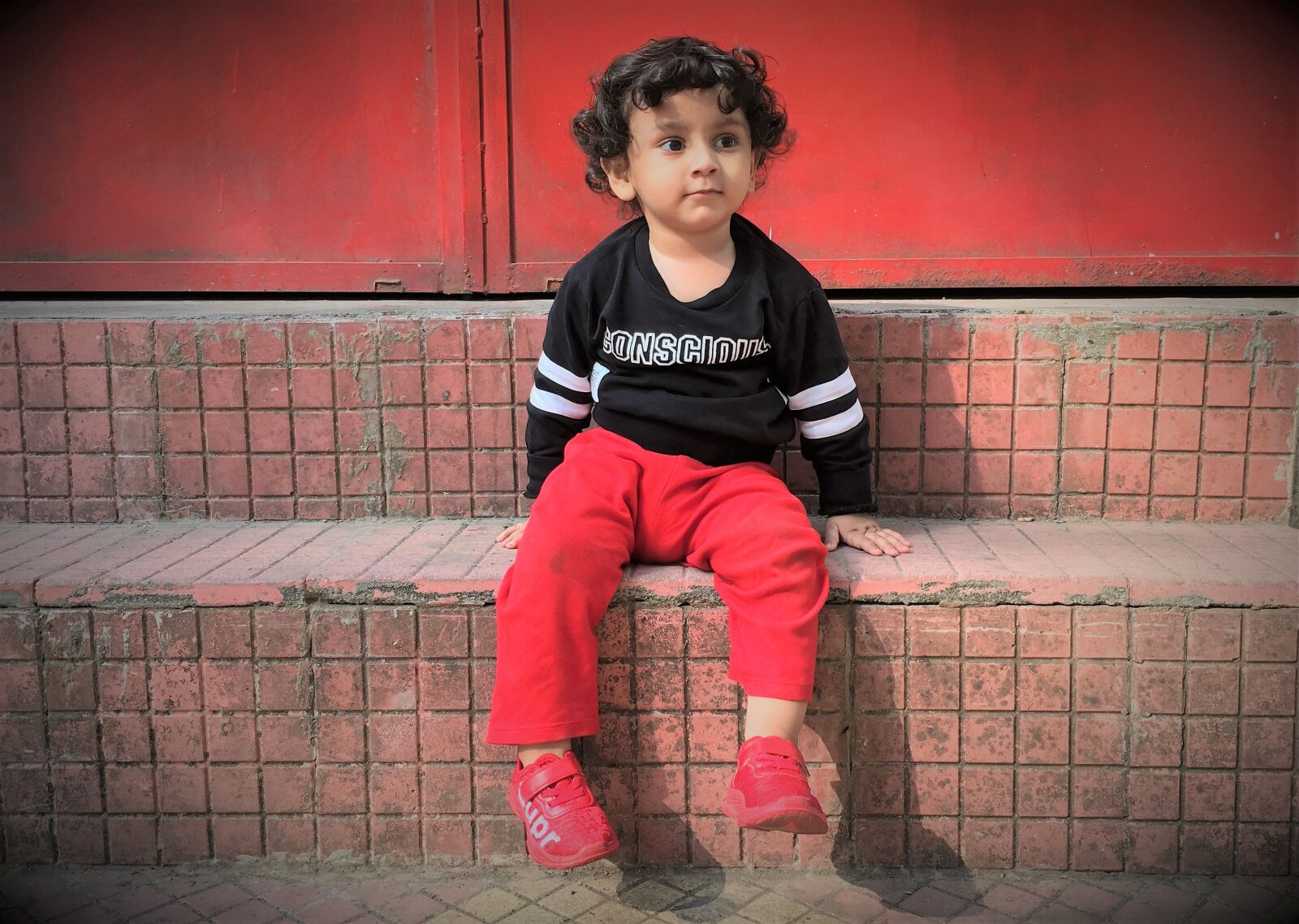 Apple iPhone 6s sample photo. Baby, seating, child photography