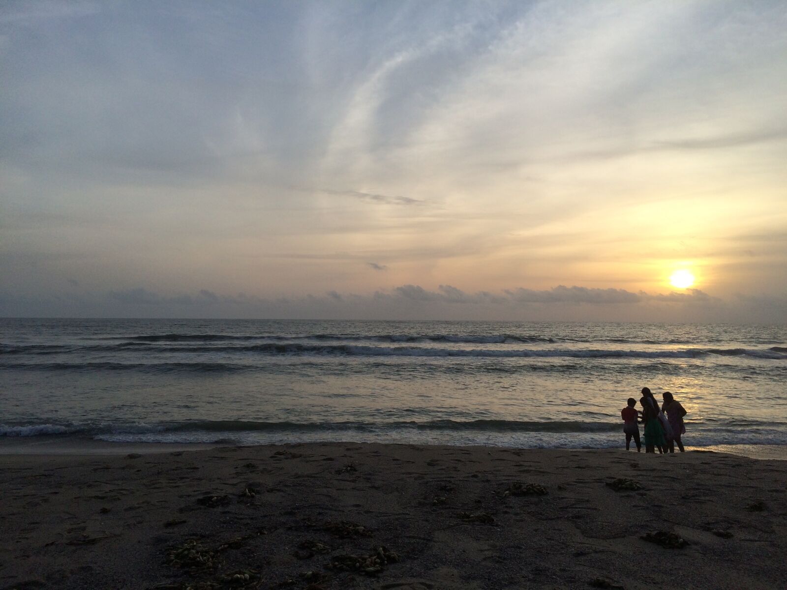 iPhone 5s back camera 4.15mm f/2.2 sample photo. People, sunset, sea photography