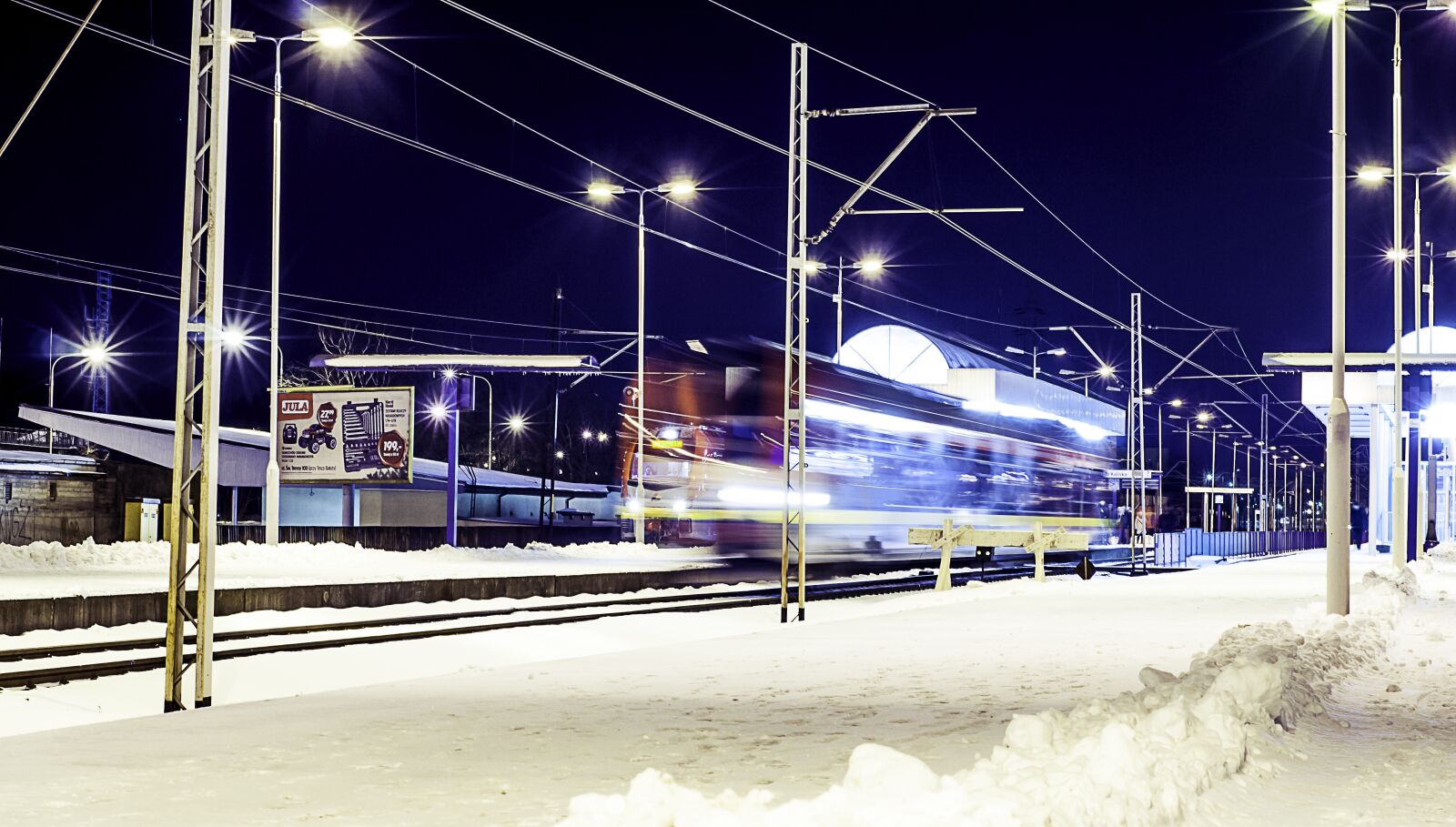 Nikon D90 sample photo. Train station, train, motion photography