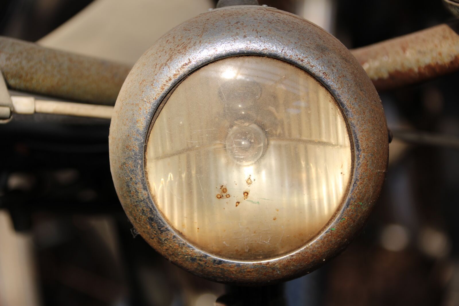 Canon EOS 1200D (EOS Rebel T5 / EOS Kiss X70 / EOS Hi) sample photo. Bike, front light, lighting photography