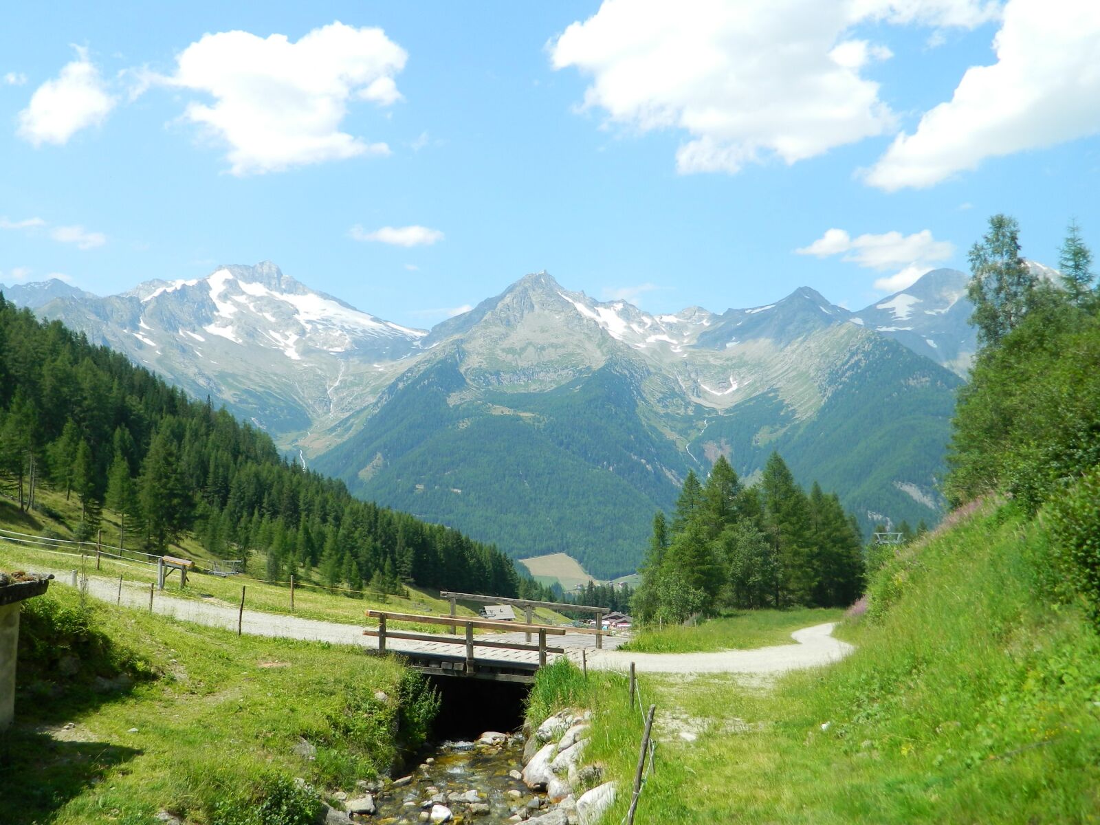Nikon Coolpix L120 sample photo. Country, views, mountains photography
