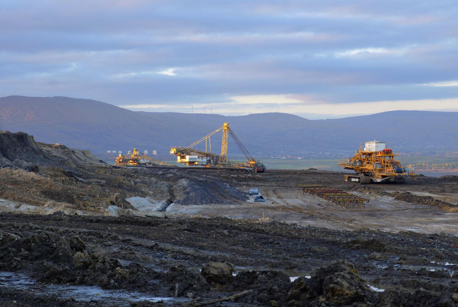 Sony SLT-A65 (SLT-A65V) sample photo. Foothills, extraction, coal photography