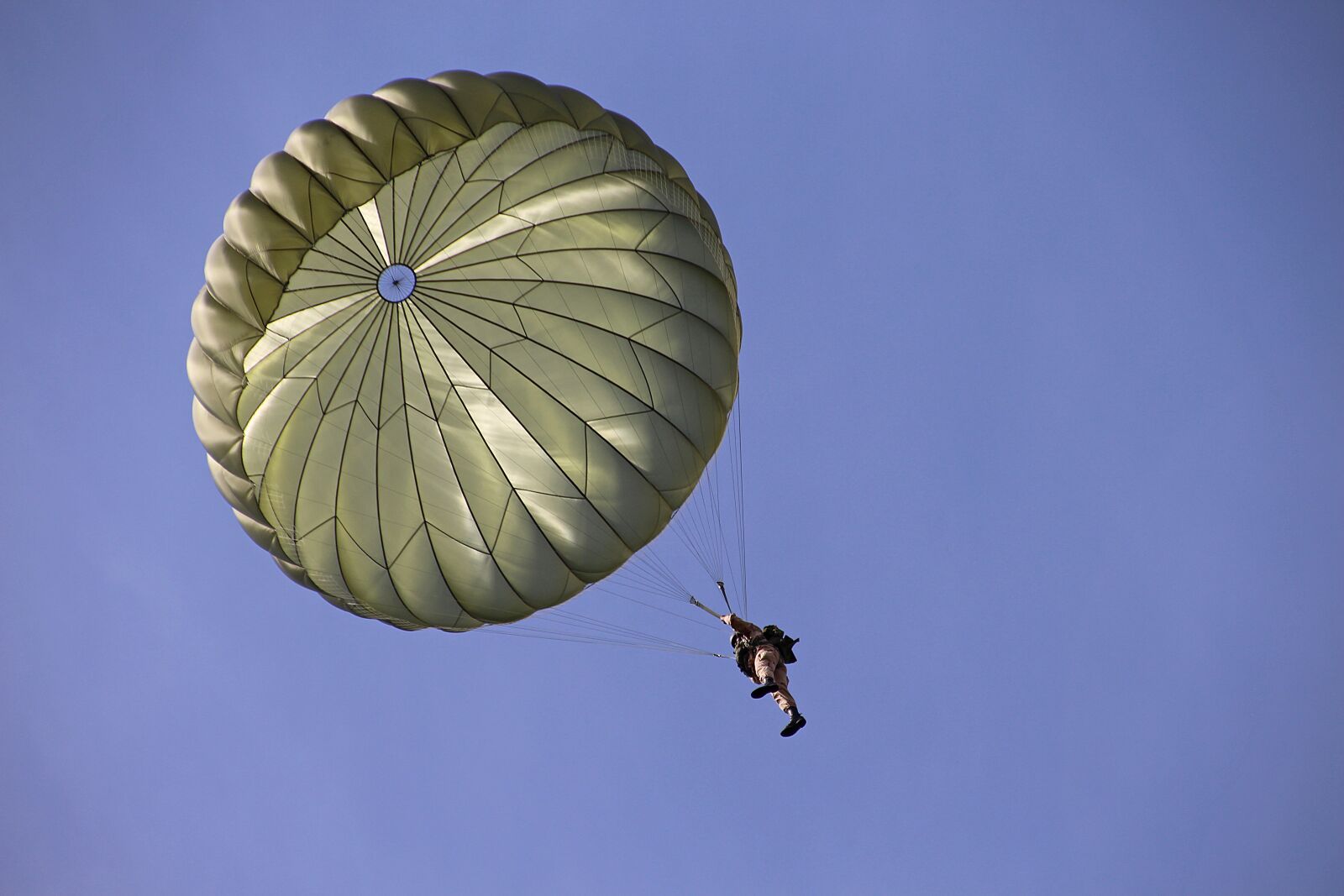Canon EOS 700D (EOS Rebel T5i / EOS Kiss X7i) sample photo. Parachutist, parachute, bundeswehr photography