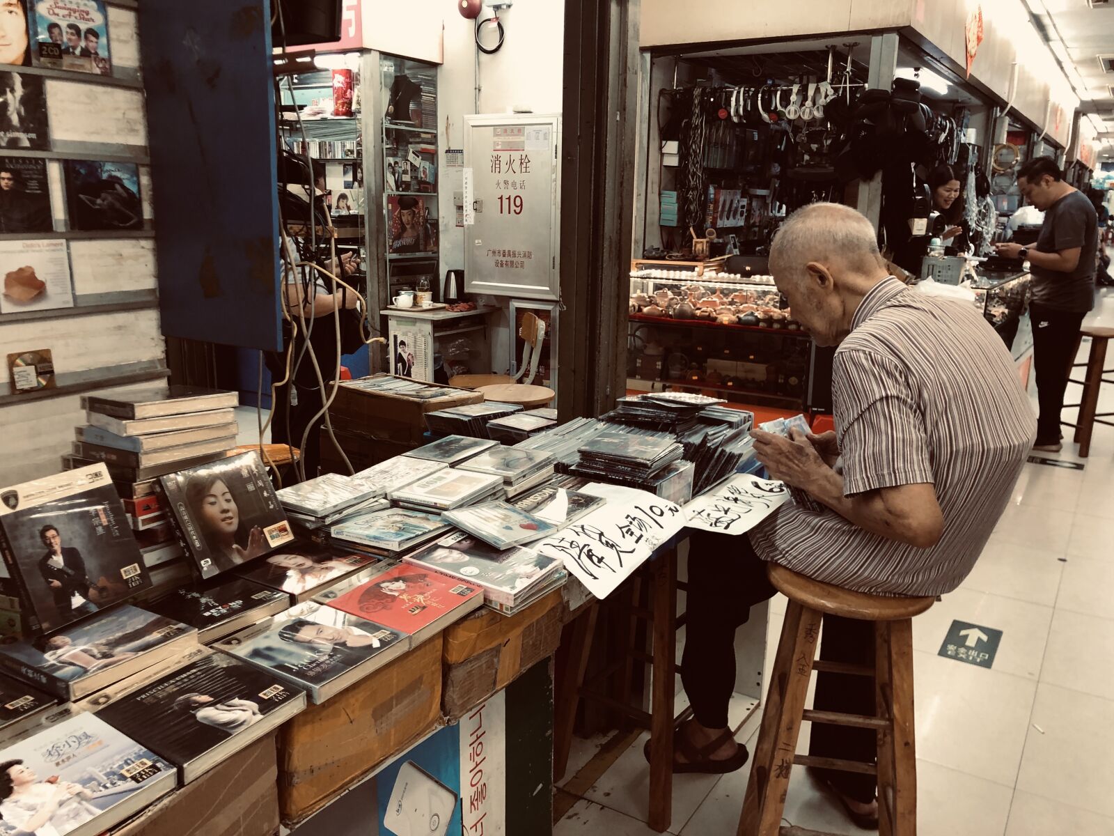 iPhone X back dual camera 4mm f/1.8 sample photo. Old man, cd, old photography